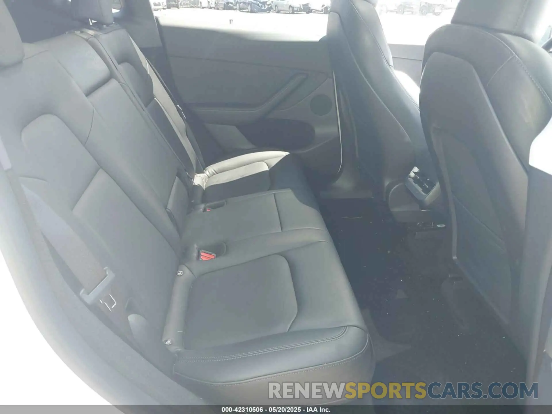 8 Photograph of a damaged car 7SAYGDEE6PA080118 TESLA MODEL Y 2023