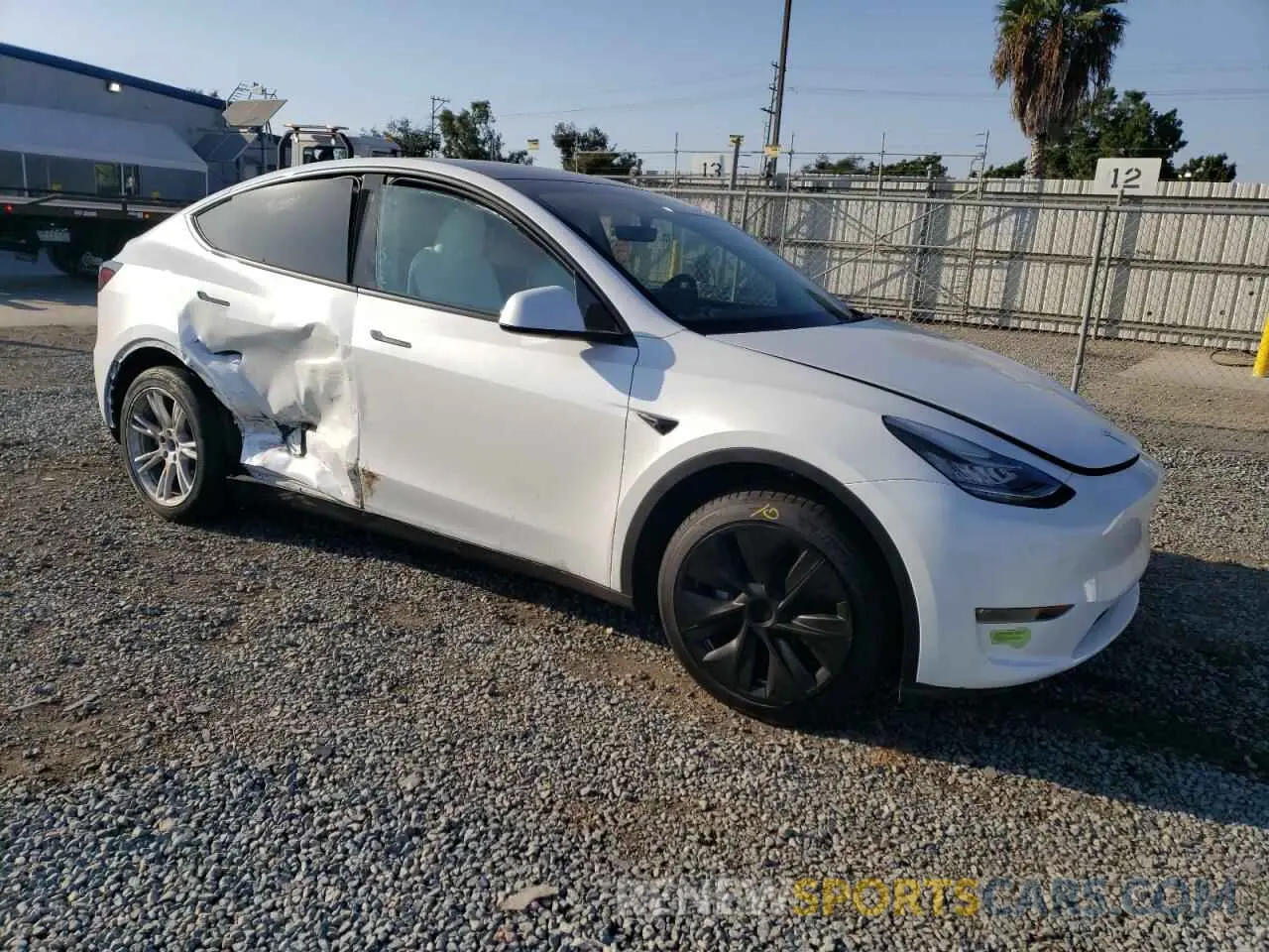 4 Photograph of a damaged car 7SAYGDEE6PA089319 TESLA MODEL Y 2023