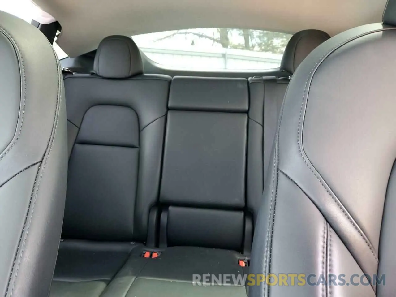 10 Photograph of a damaged car 7SAYGDEE6PA127292 TESLA MODEL Y 2023