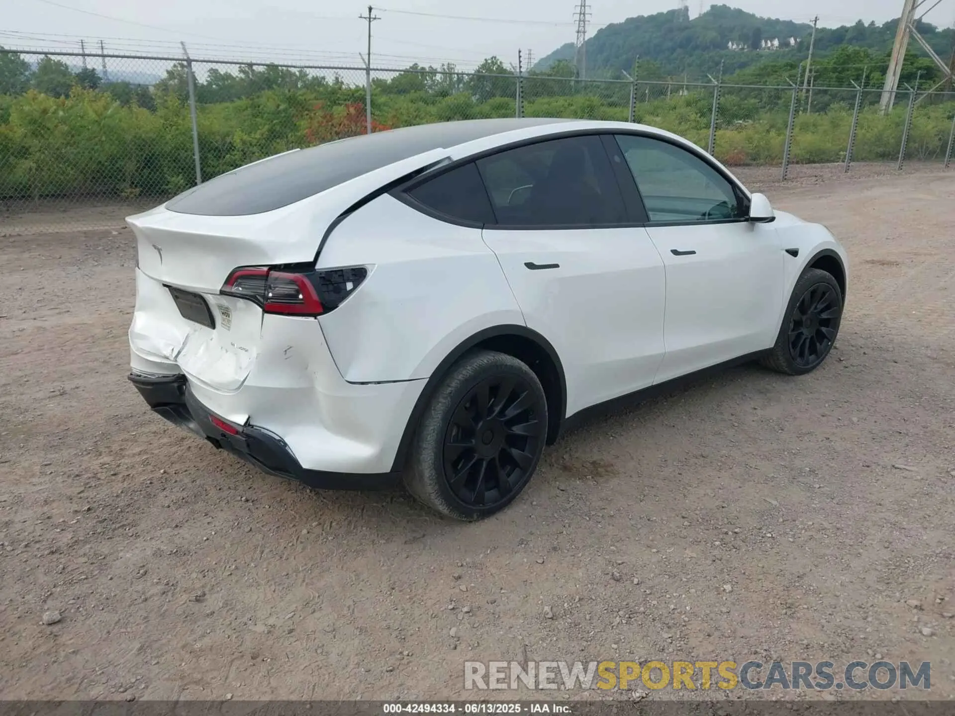 4 Photograph of a damaged car 7SAYGDEE6PA135196 TESLA MODEL Y 2023
