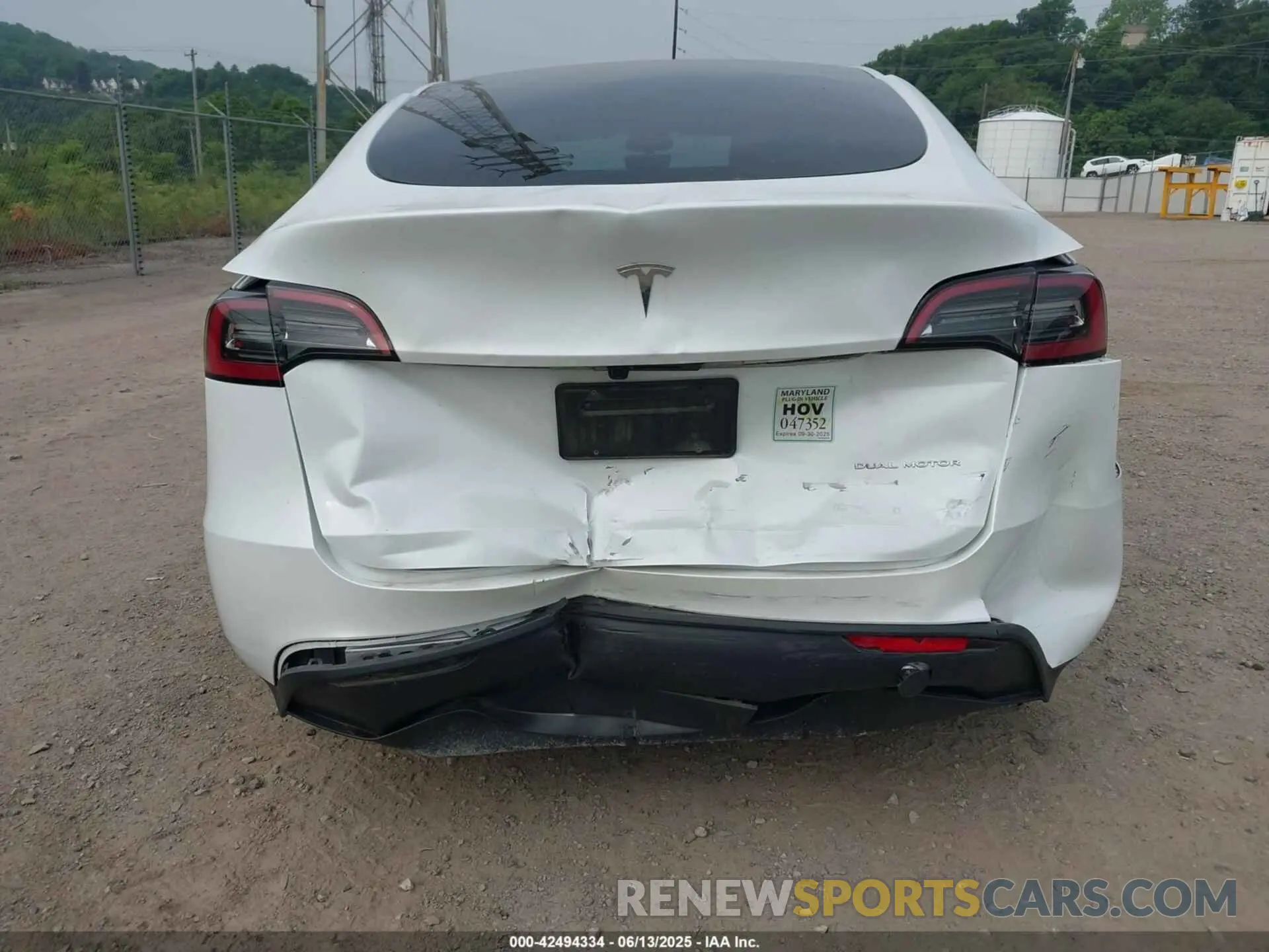 6 Photograph of a damaged car 7SAYGDEE6PA135196 TESLA MODEL Y 2023