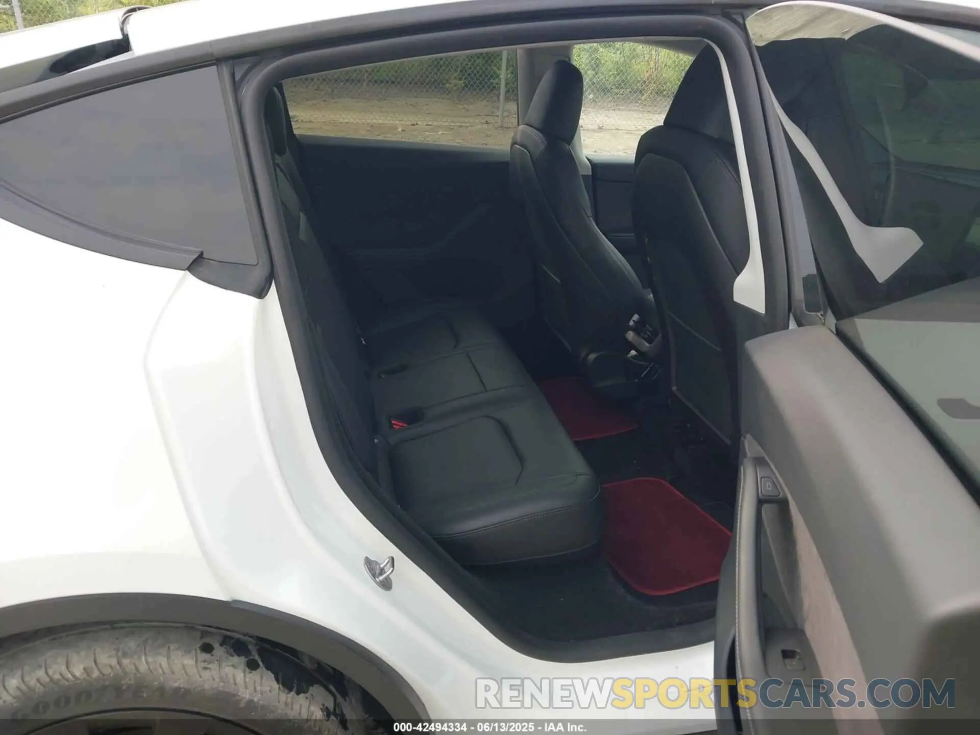 8 Photograph of a damaged car 7SAYGDEE6PA135196 TESLA MODEL Y 2023