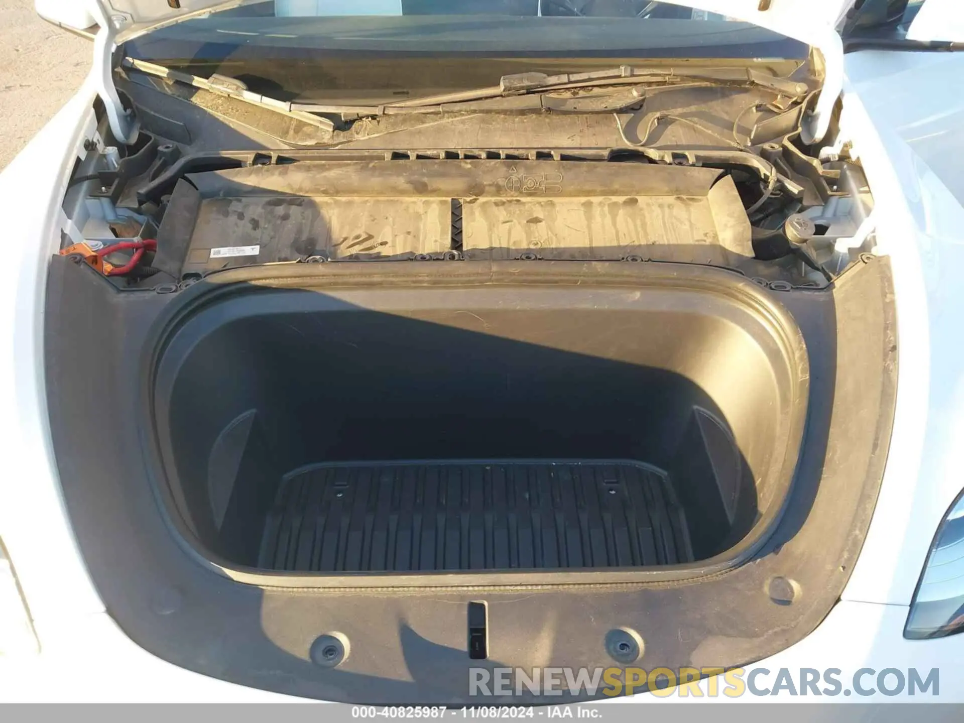 10 Photograph of a damaged car 7SAYGDEE6PA141709 TESLA MODEL Y 2023