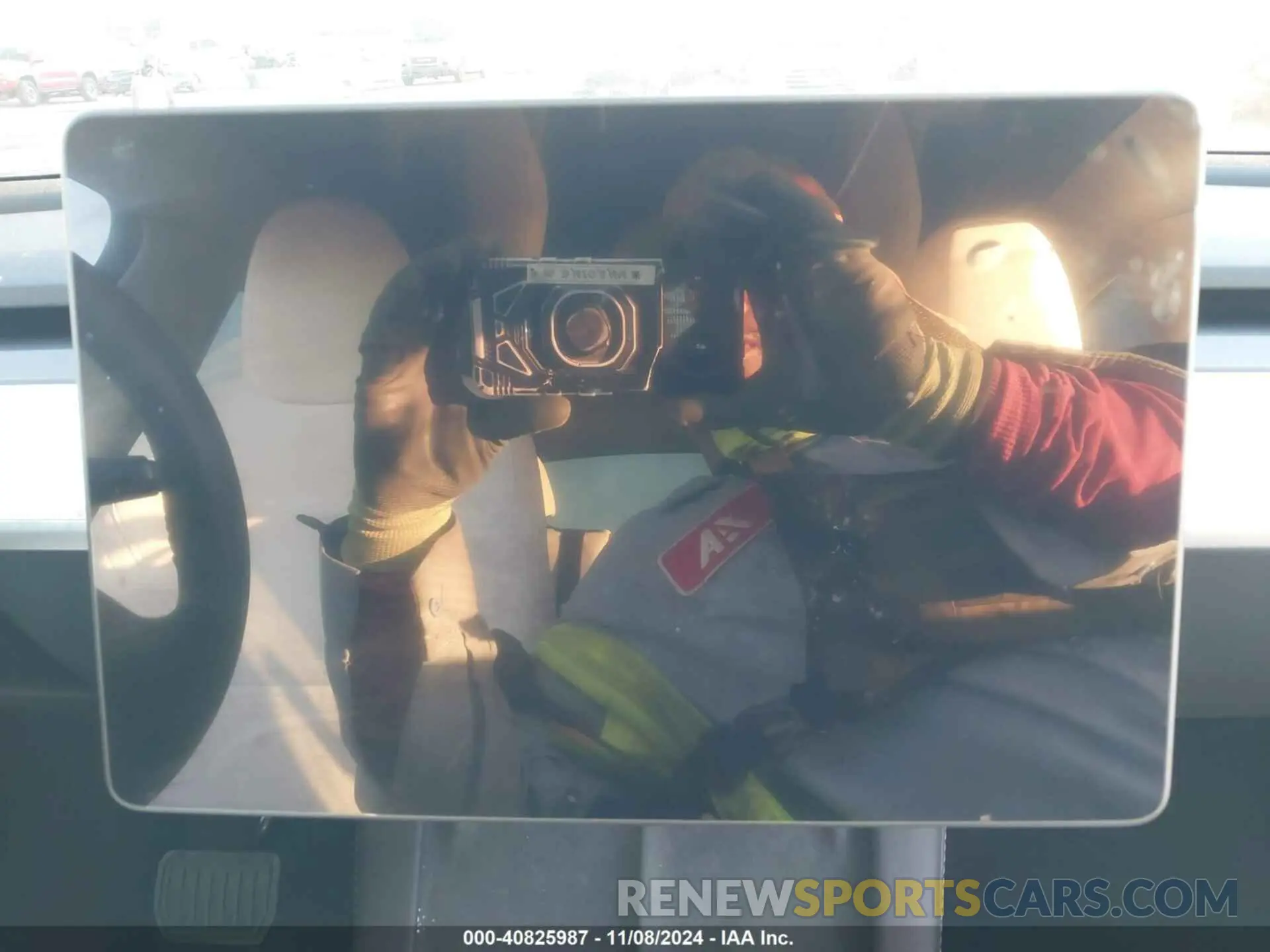 18 Photograph of a damaged car 7SAYGDEE6PA141709 TESLA MODEL Y 2023