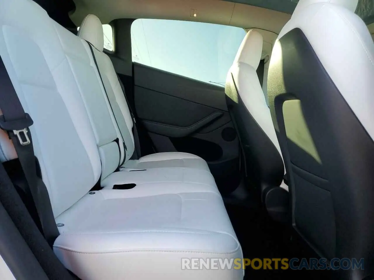 10 Photograph of a damaged car 7SAYGDEE6PA155383 TESLA MODEL Y 2023