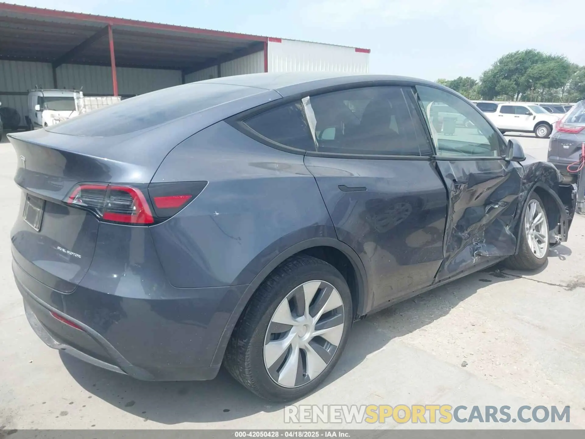 4 Photograph of a damaged car 7SAYGDEE6PA169168 TESLA MODEL Y 2023