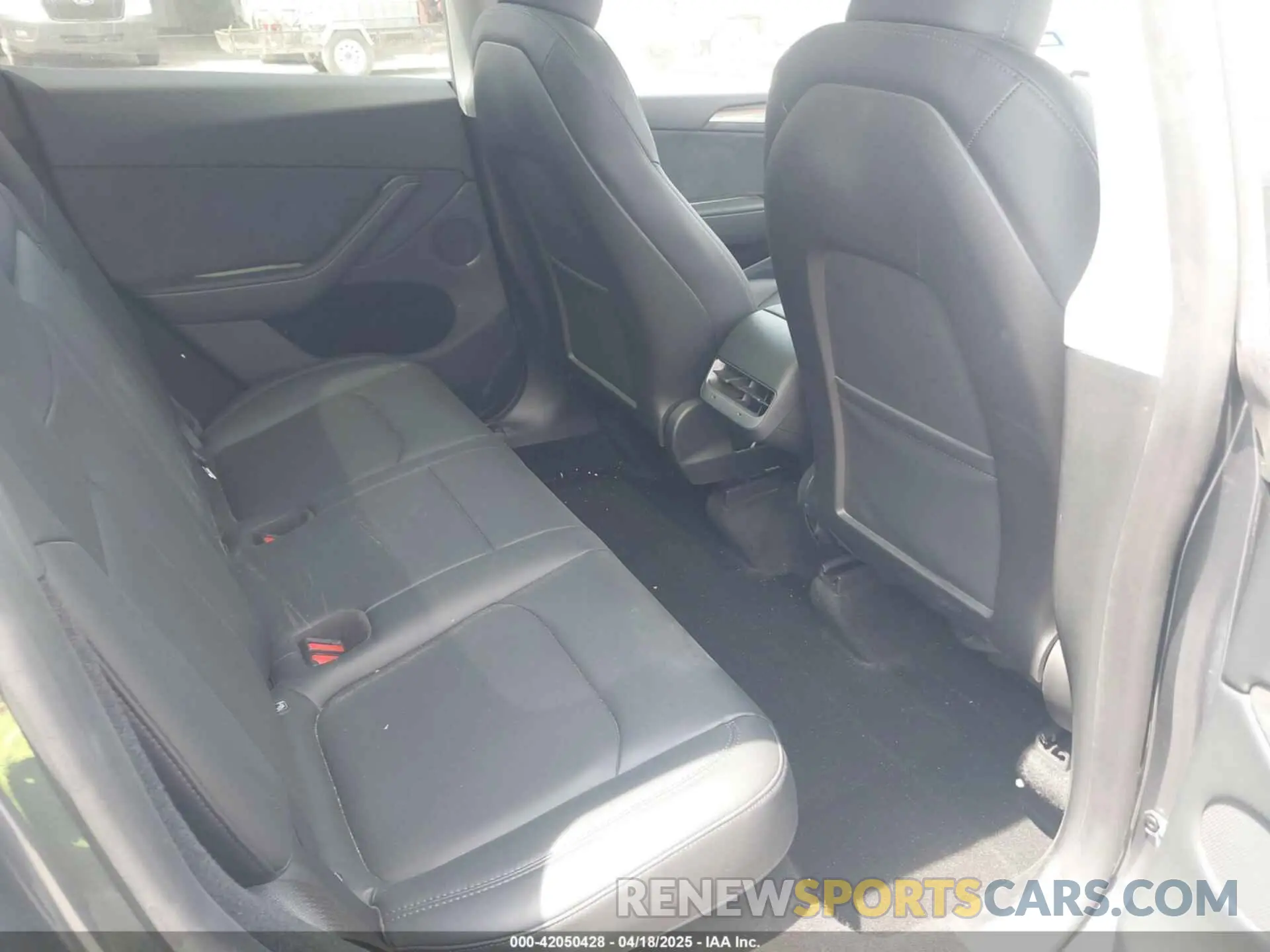 8 Photograph of a damaged car 7SAYGDEE6PA169168 TESLA MODEL Y 2023