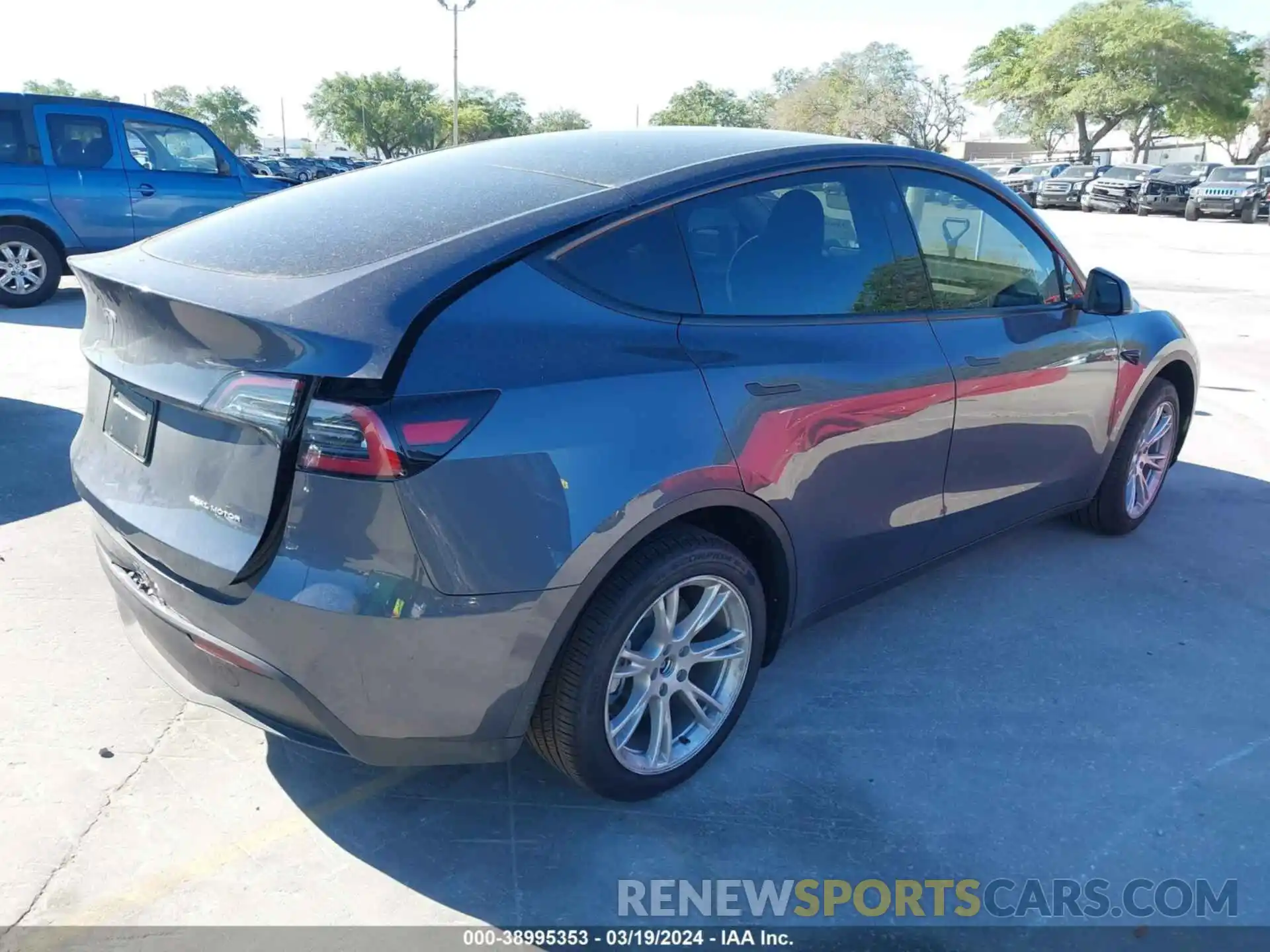 4 Photograph of a damaged car 7SAYGDEE6PA172586 TESLA MODEL Y 2023