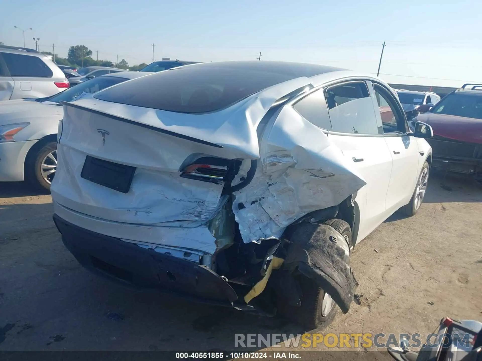 4 Photograph of a damaged car 7SAYGDEE6PA184740 TESLA MODEL Y 2023