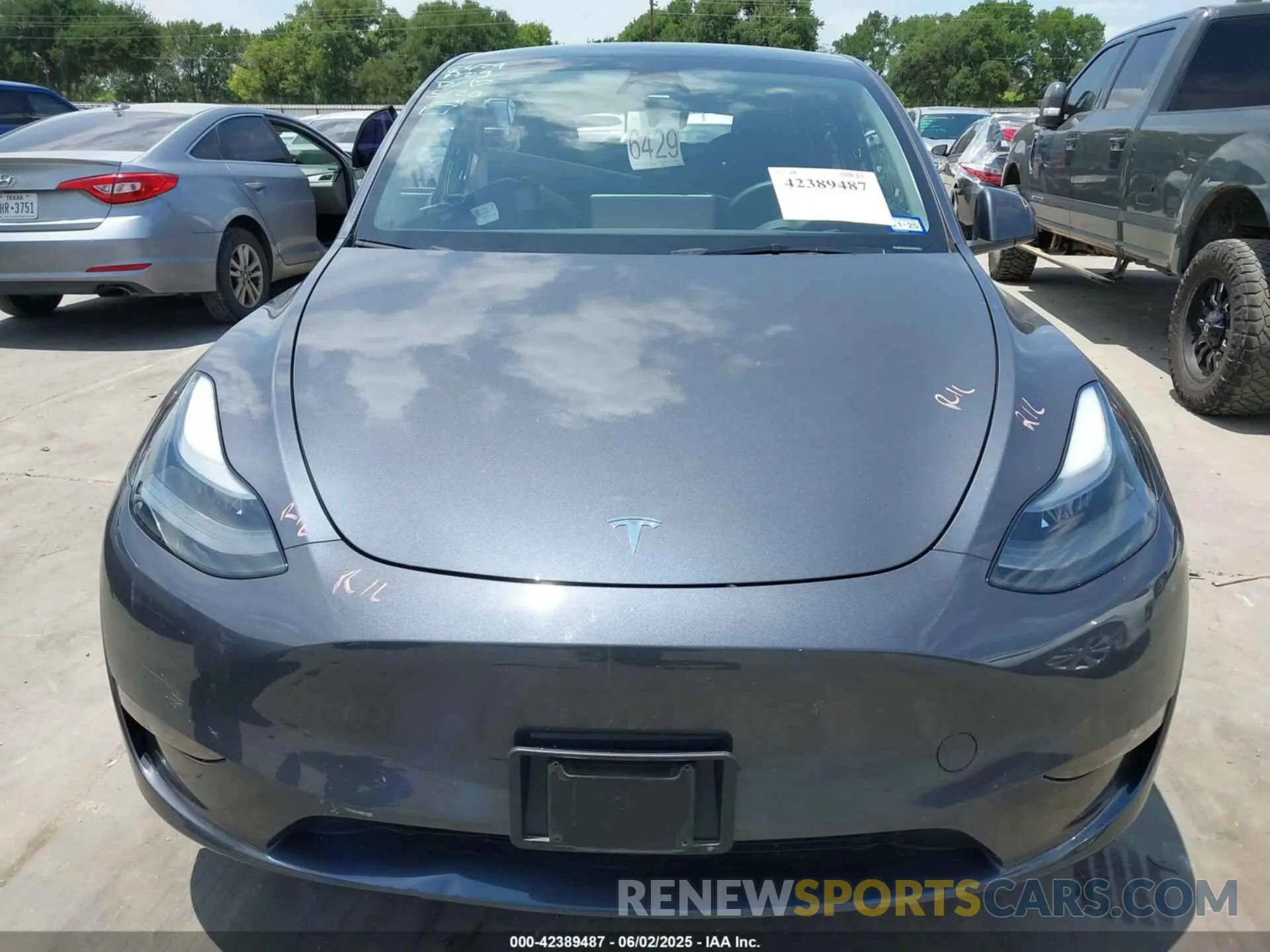 11 Photograph of a damaged car 7SAYGDEE6PA196760 TESLA MODEL Y 2023