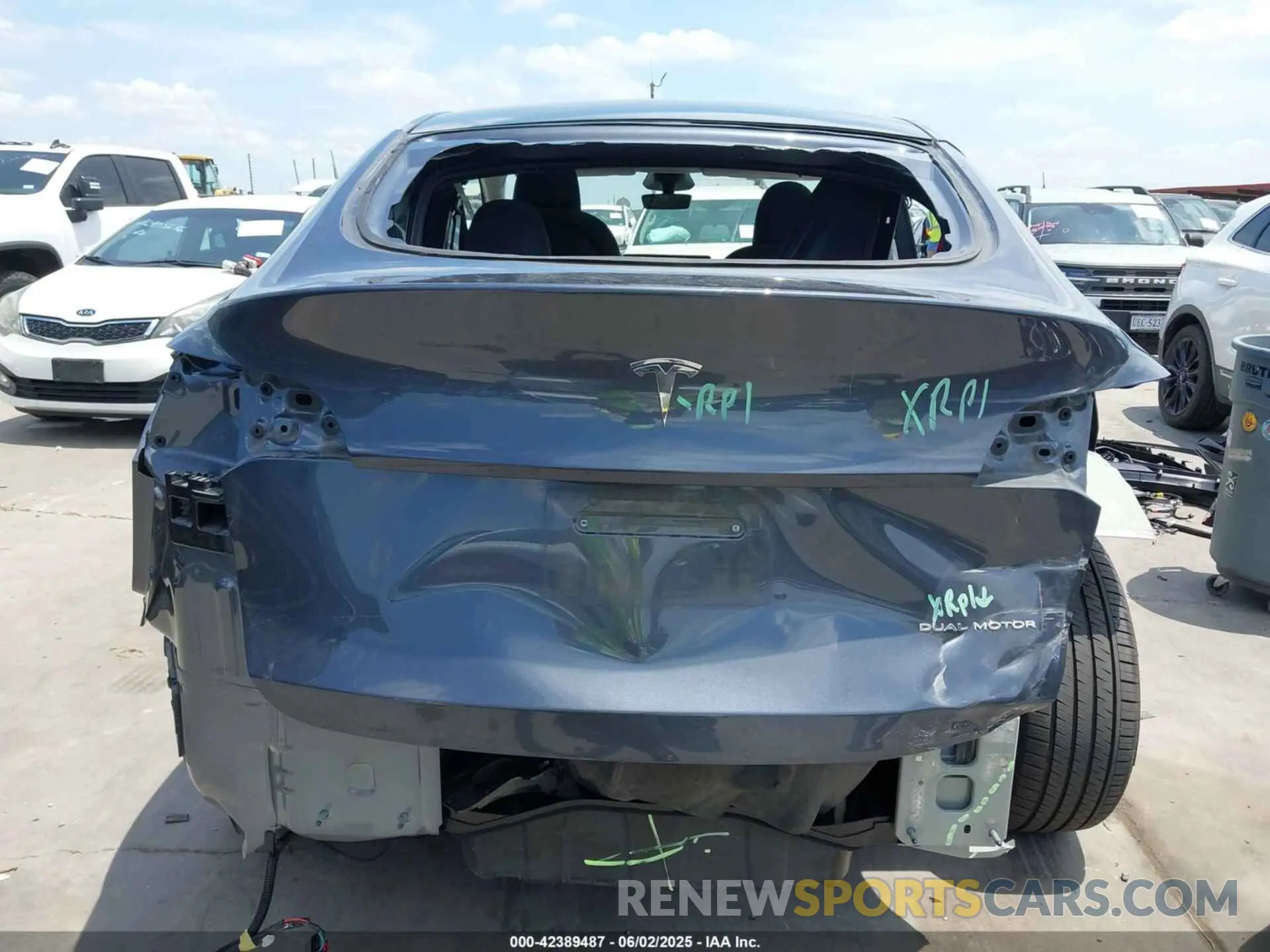 15 Photograph of a damaged car 7SAYGDEE6PA196760 TESLA MODEL Y 2023