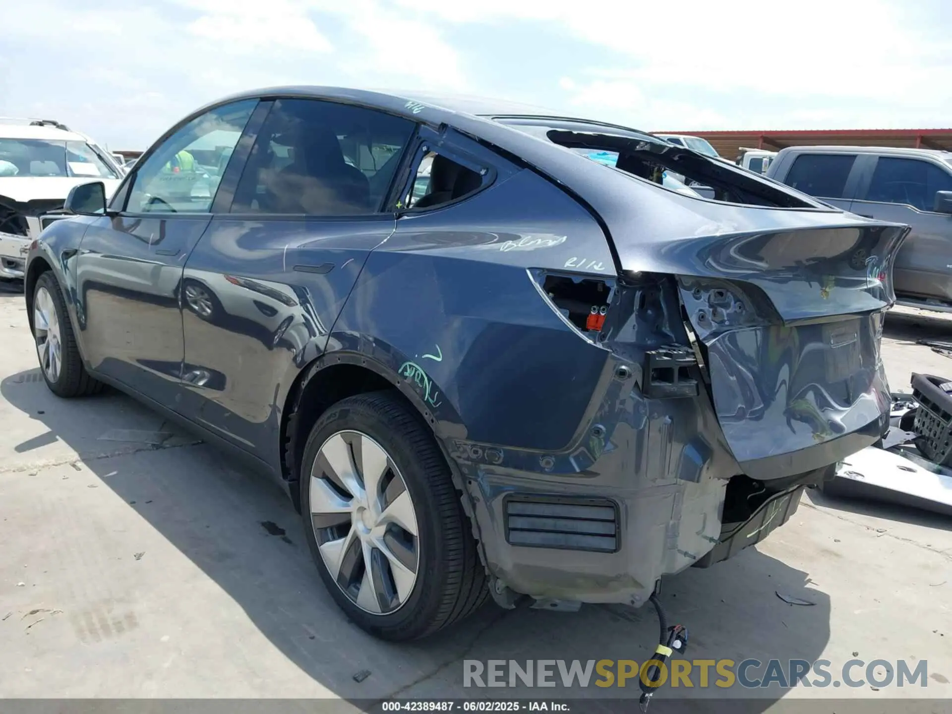 3 Photograph of a damaged car 7SAYGDEE6PA196760 TESLA MODEL Y 2023