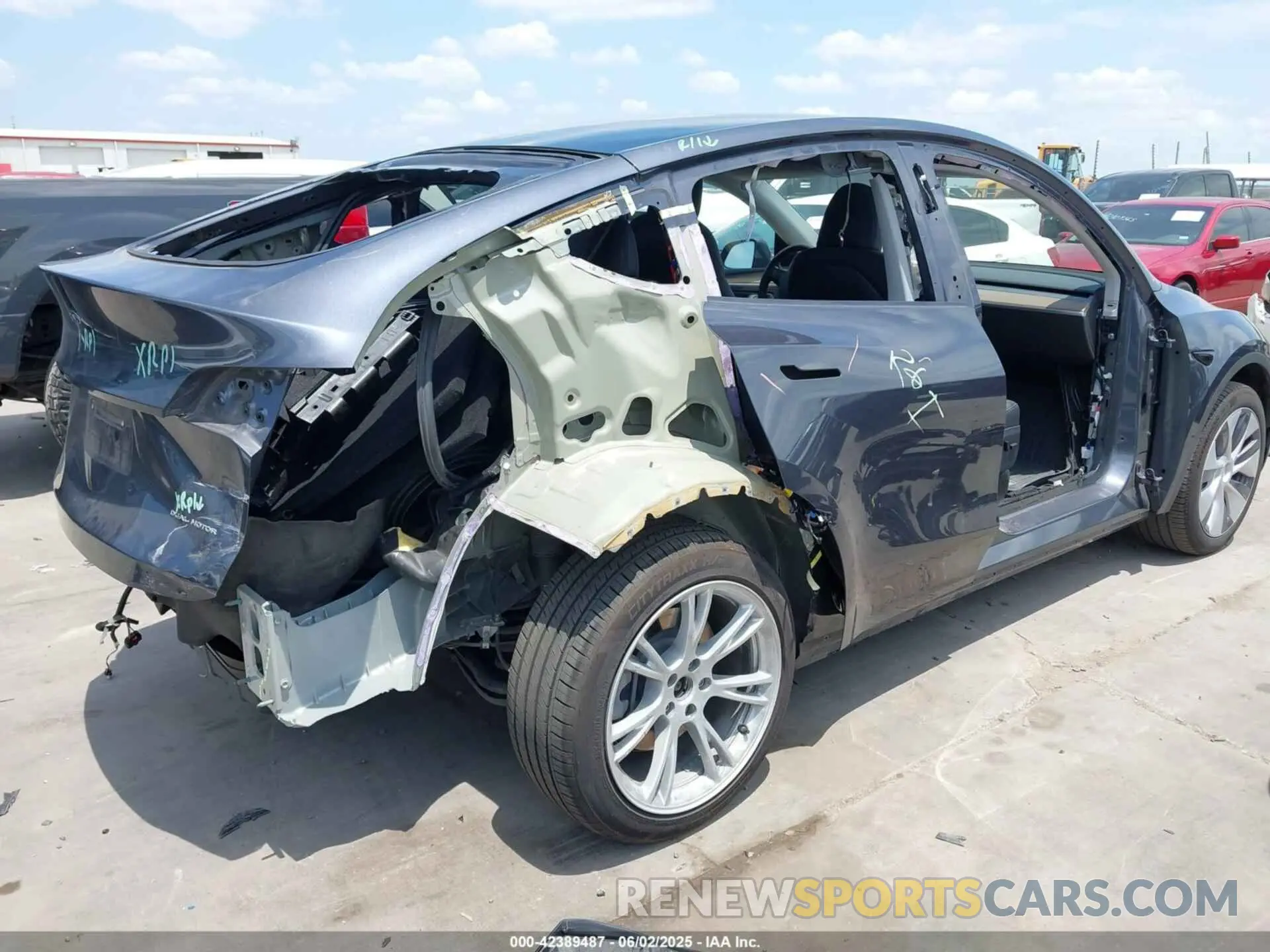 4 Photograph of a damaged car 7SAYGDEE6PA196760 TESLA MODEL Y 2023
