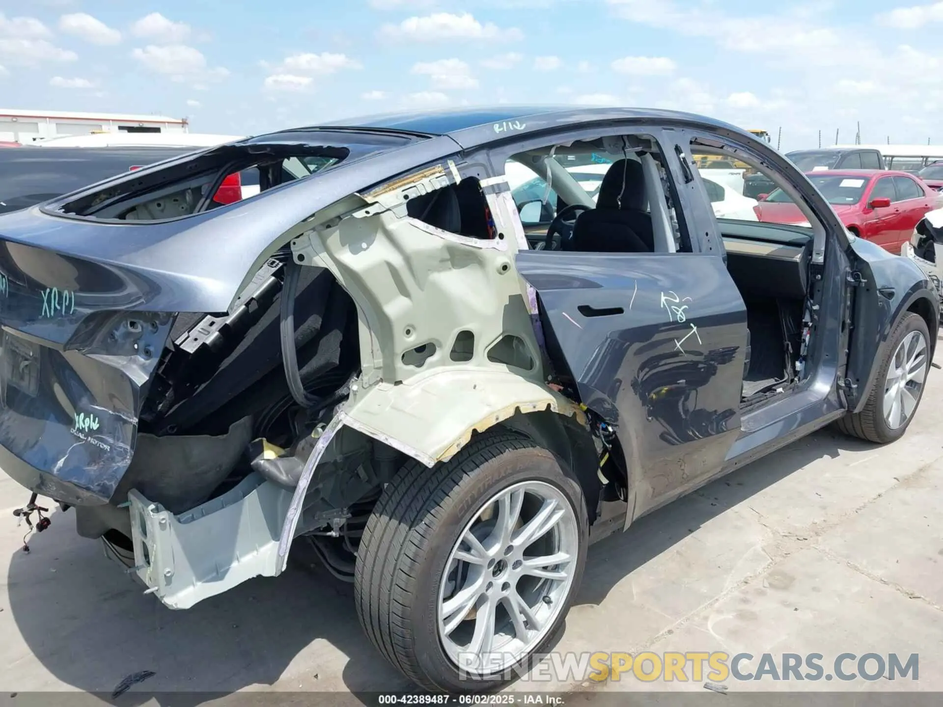 6 Photograph of a damaged car 7SAYGDEE6PA196760 TESLA MODEL Y 2023
