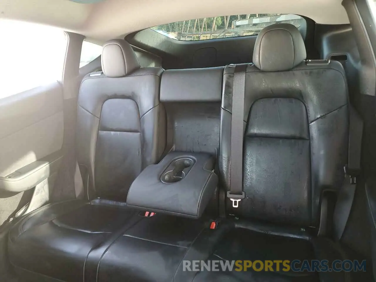 10 Photograph of a damaged car 7SAYGDEE6PA211127 TESLA MODEL Y 2023