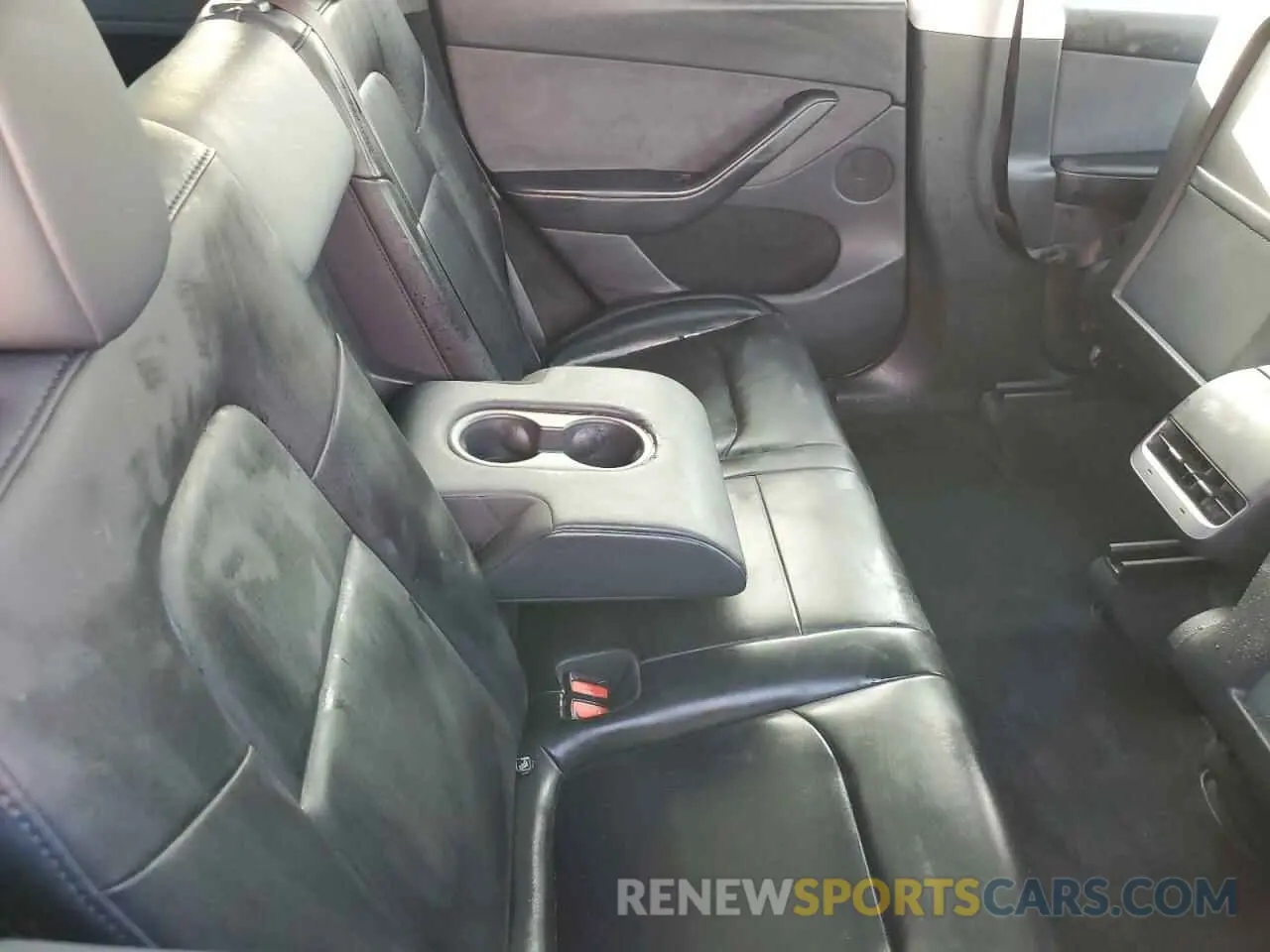 11 Photograph of a damaged car 7SAYGDEE6PA211127 TESLA MODEL Y 2023