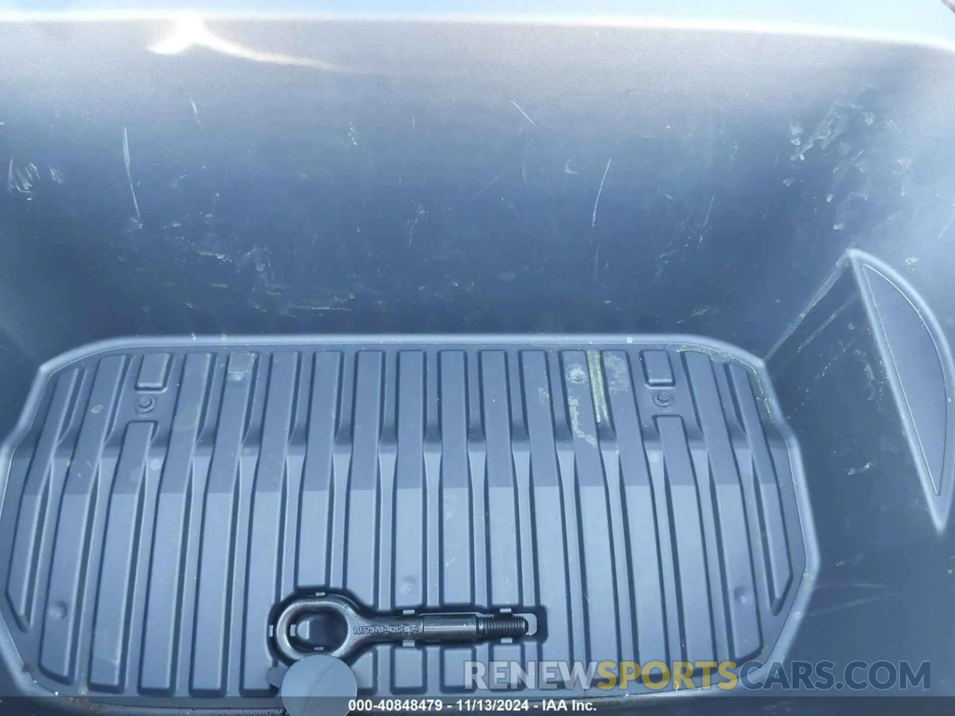 10 Photograph of a damaged car 7SAYGDEE6PF596126 TESLA MODEL Y 2023