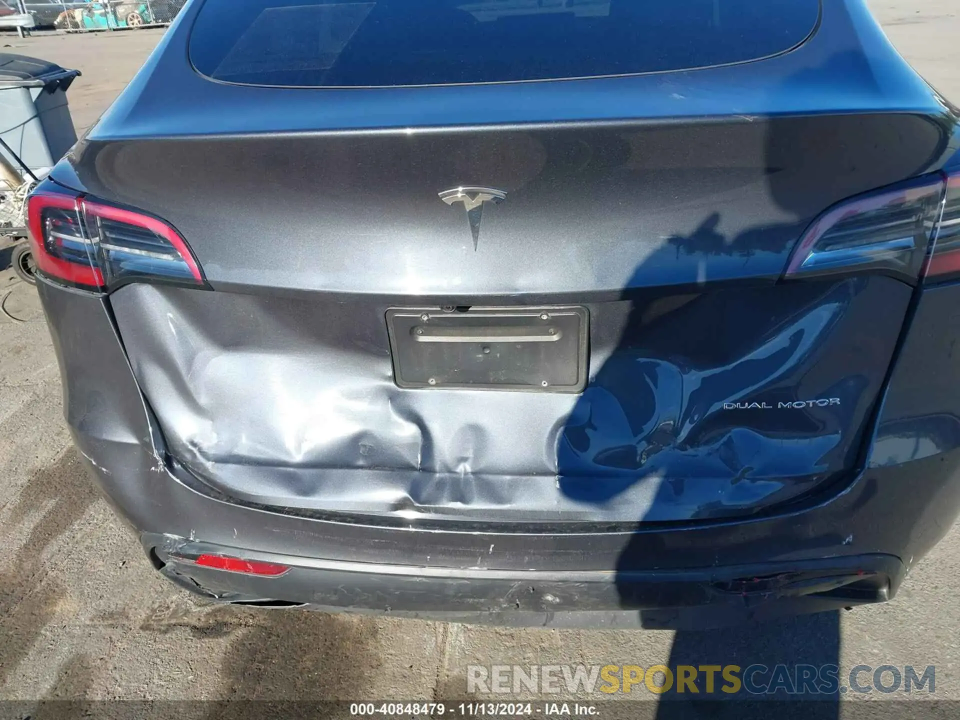 18 Photograph of a damaged car 7SAYGDEE6PF596126 TESLA MODEL Y 2023