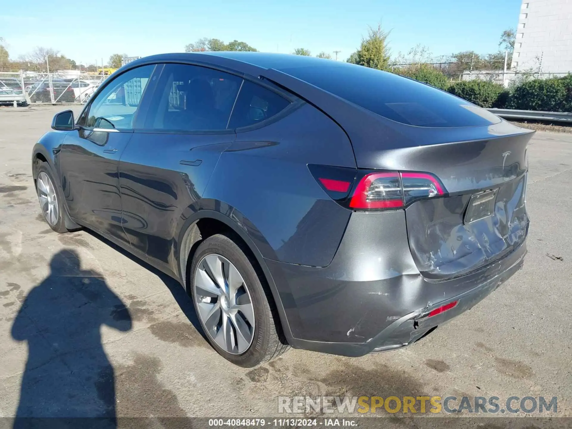 3 Photograph of a damaged car 7SAYGDEE6PF596126 TESLA MODEL Y 2023