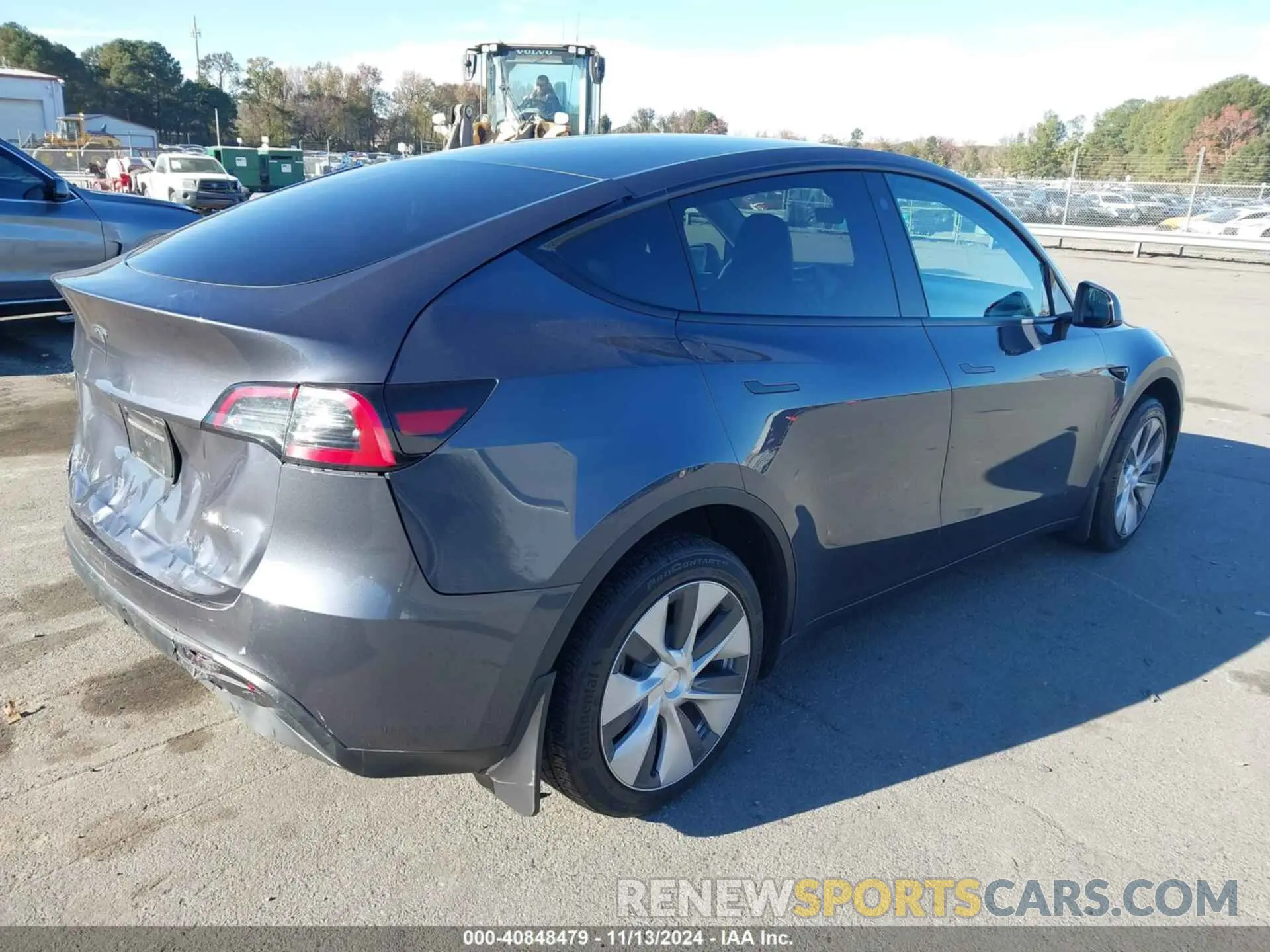 4 Photograph of a damaged car 7SAYGDEE6PF596126 TESLA MODEL Y 2023