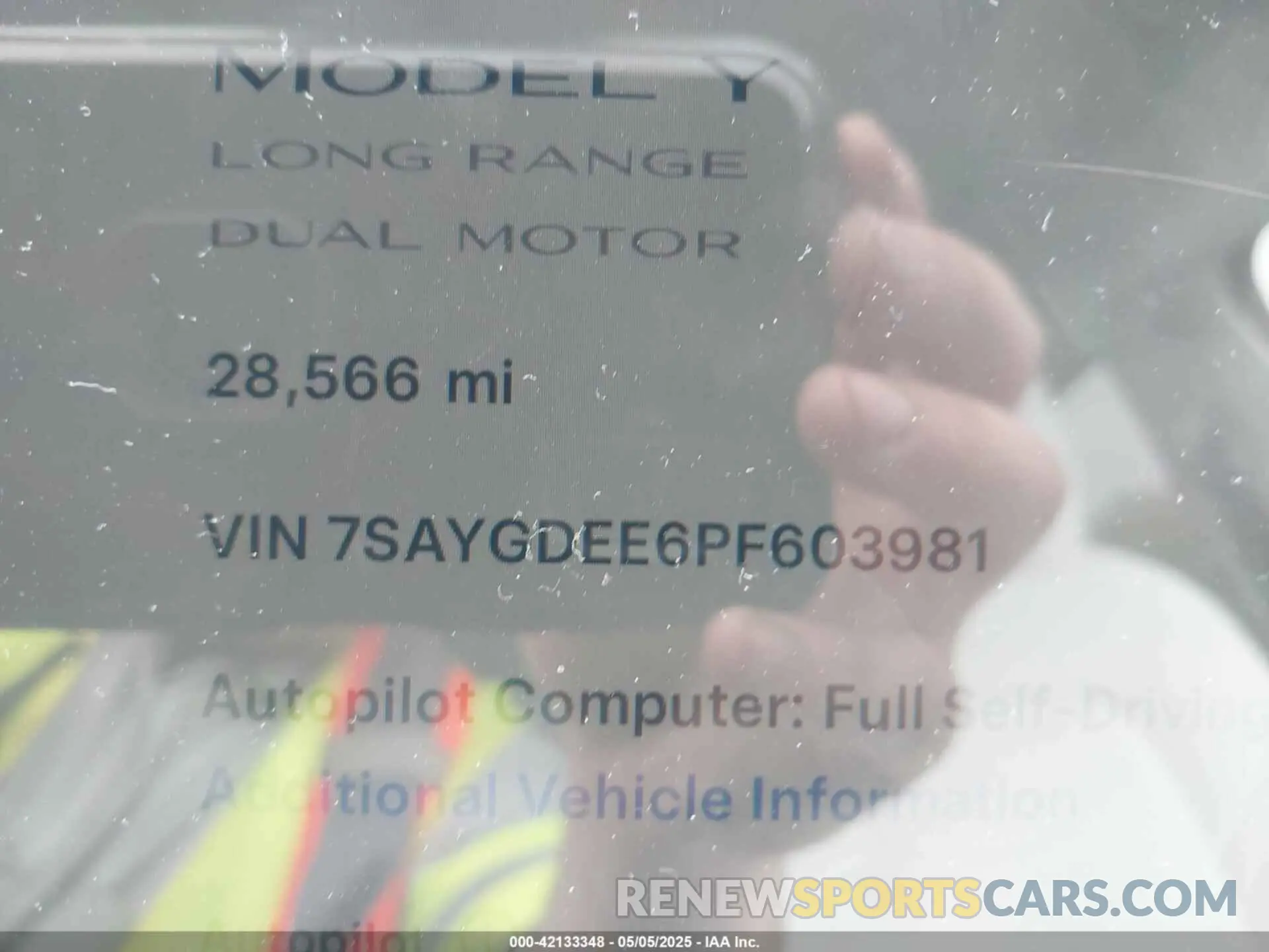 16 Photograph of a damaged car 7SAYGDEE6PF603981 TESLA MODEL Y 2023
