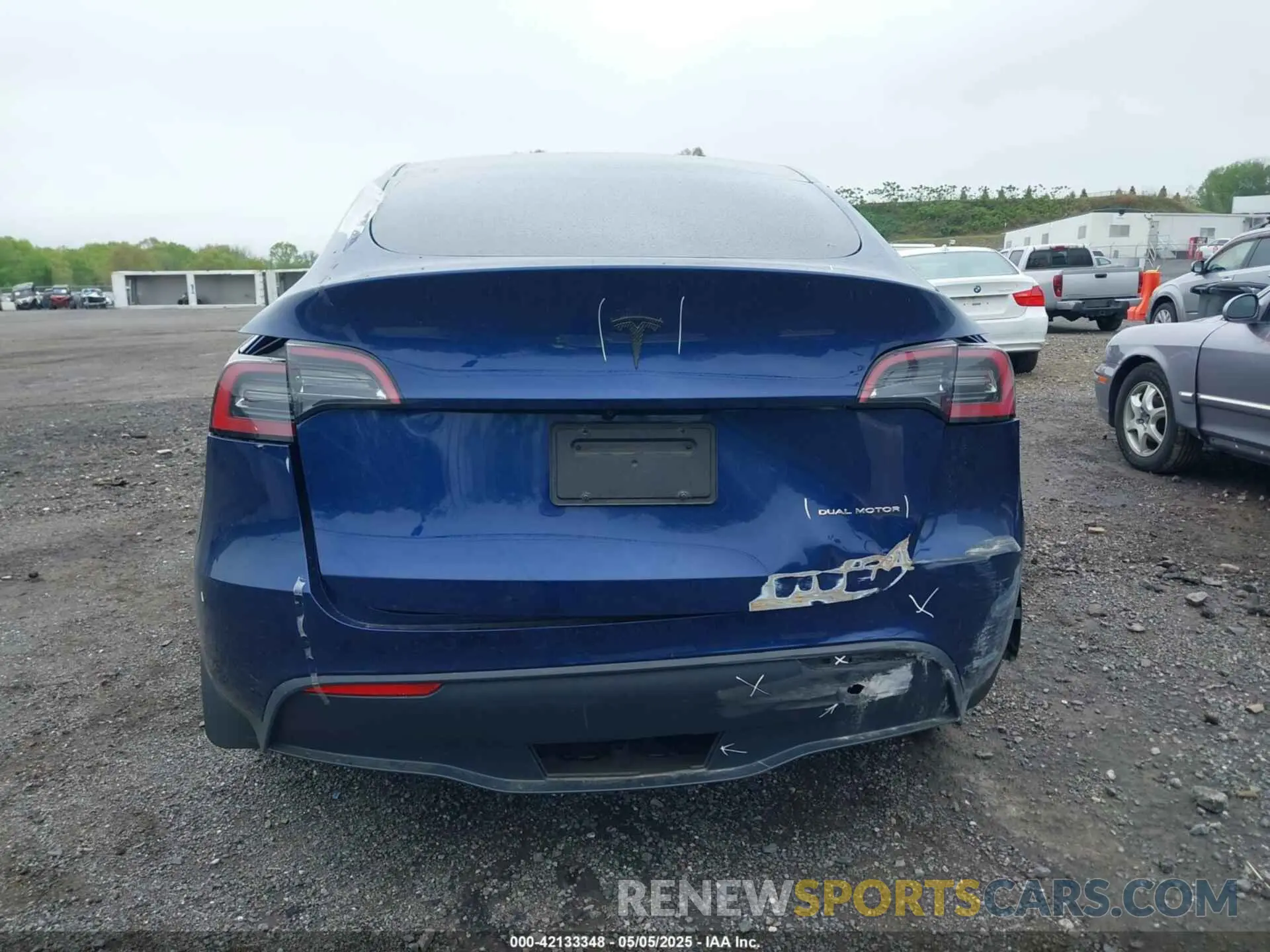 17 Photograph of a damaged car 7SAYGDEE6PF603981 TESLA MODEL Y 2023