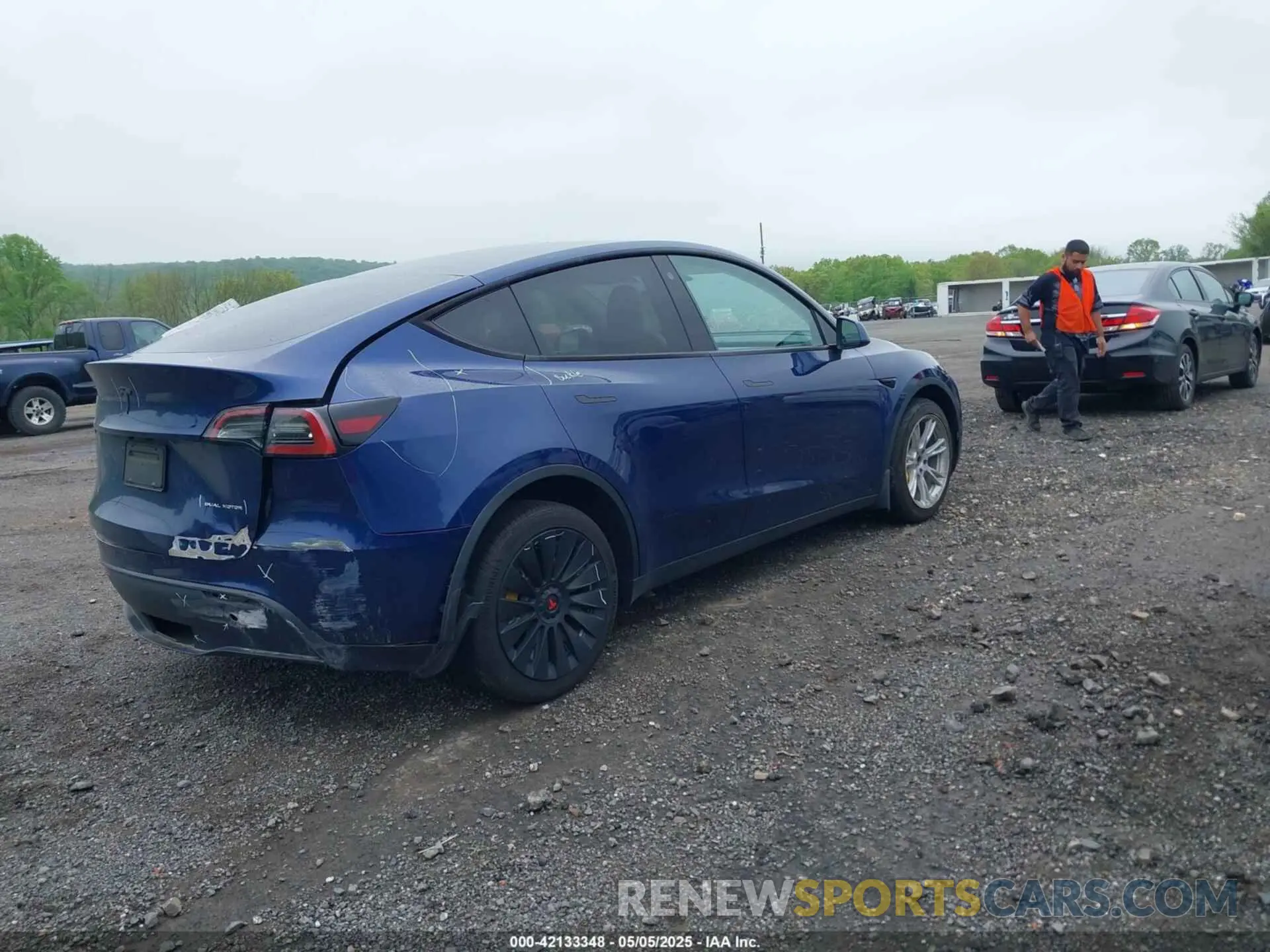 4 Photograph of a damaged car 7SAYGDEE6PF603981 TESLA MODEL Y 2023