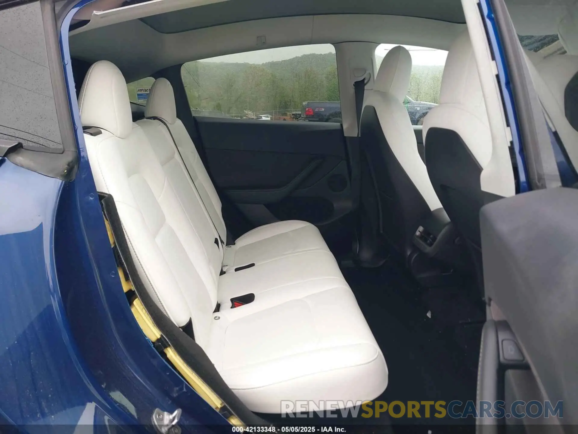 8 Photograph of a damaged car 7SAYGDEE6PF603981 TESLA MODEL Y 2023