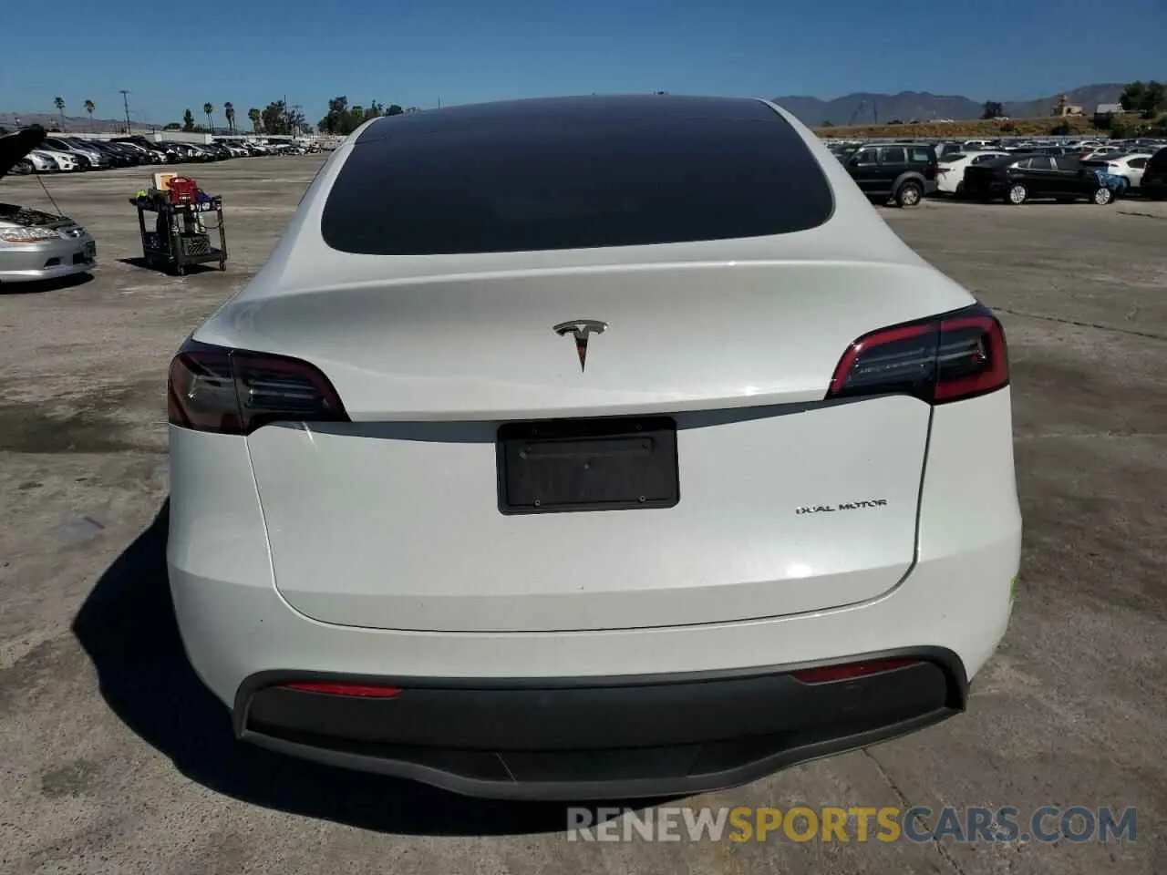 6 Photograph of a damaged car 7SAYGDEE6PF607576 TESLA MODEL Y 2023