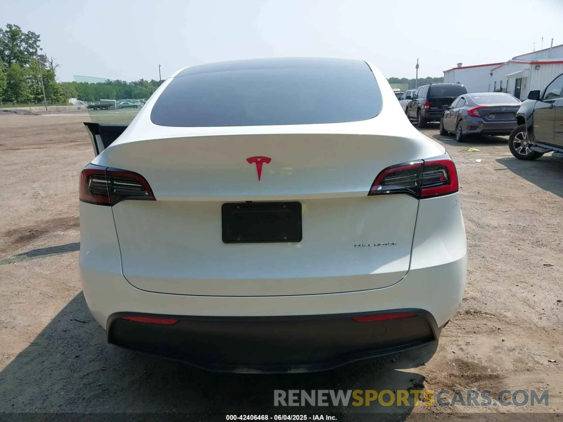 15 Photograph of a damaged car 7SAYGDEE6PF684013 TESLA MODEL Y 2023