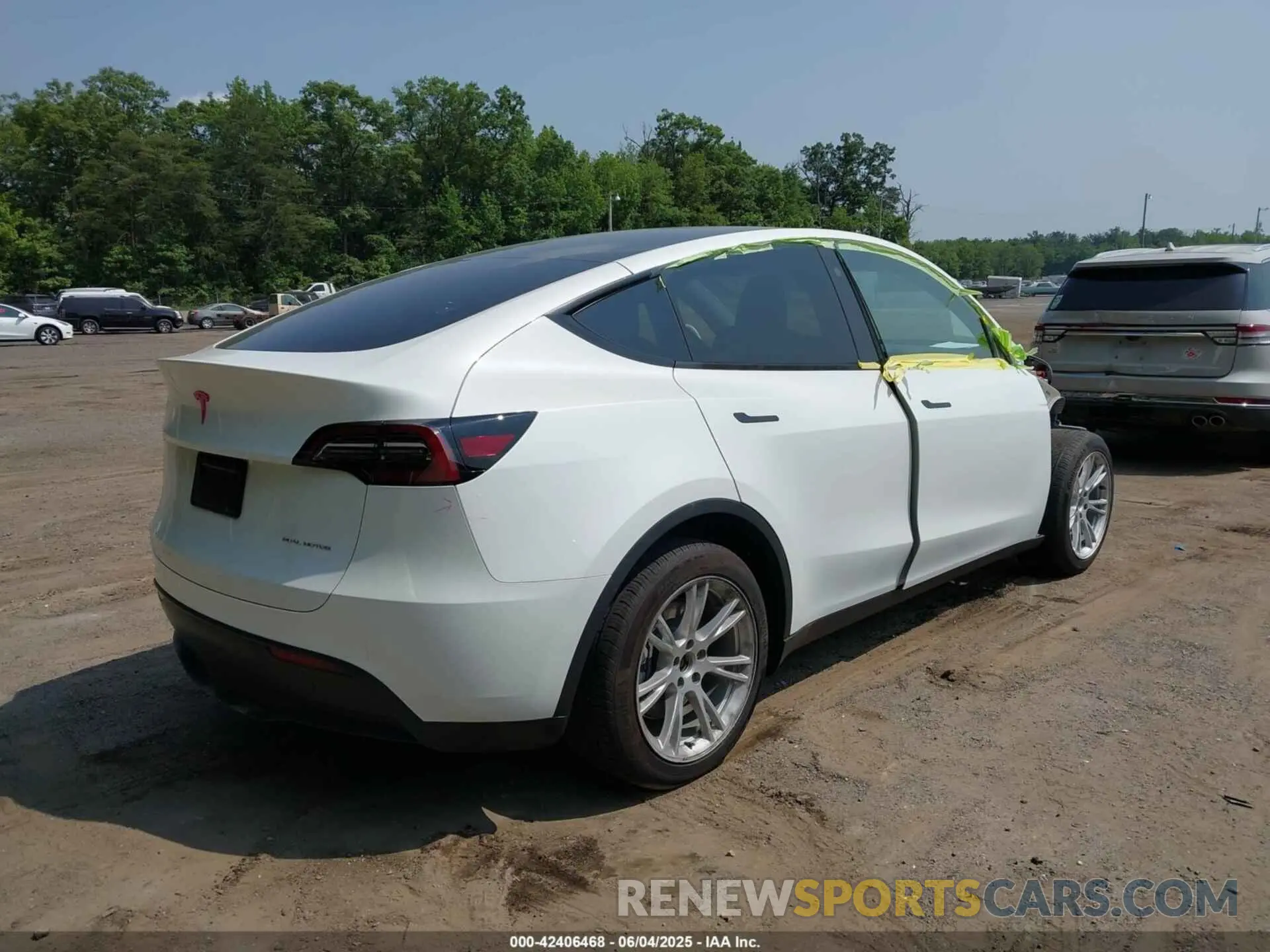 4 Photograph of a damaged car 7SAYGDEE6PF684013 TESLA MODEL Y 2023