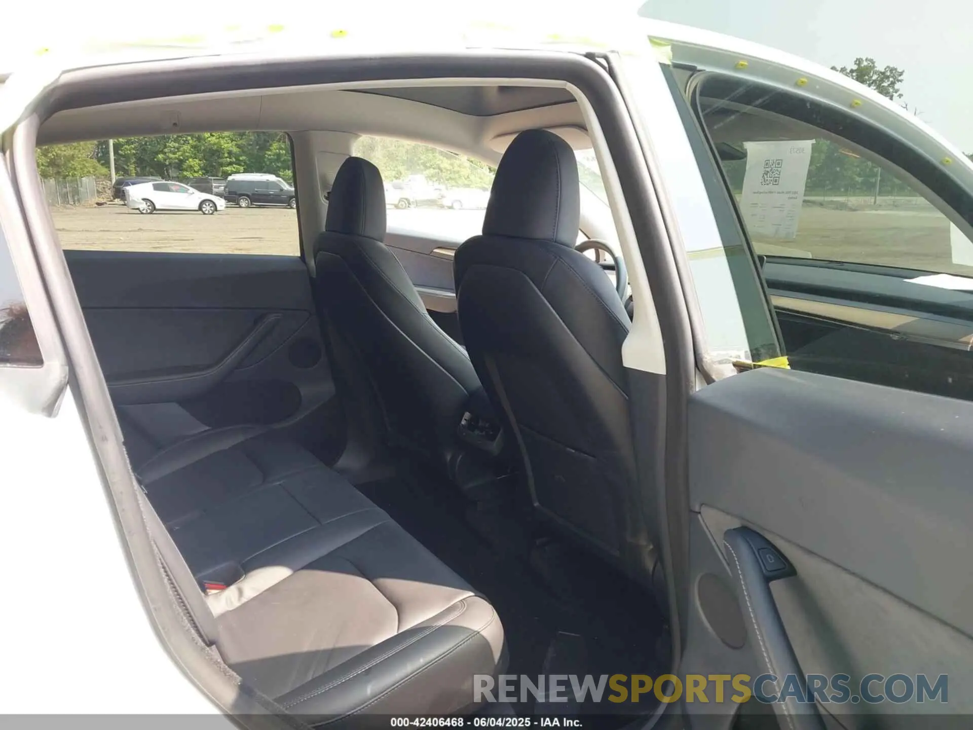 8 Photograph of a damaged car 7SAYGDEE6PF684013 TESLA MODEL Y 2023