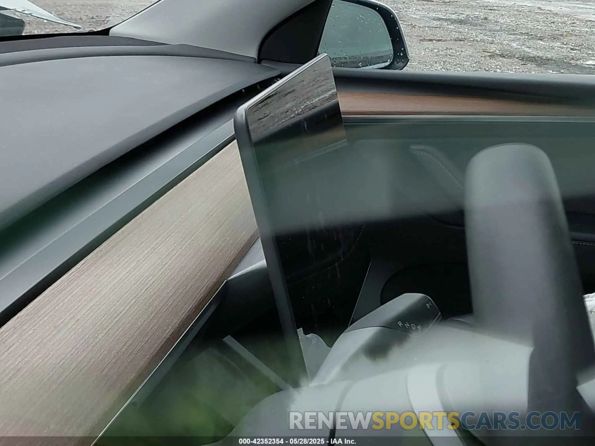 14 Photograph of a damaged car 7SAYGDEE6PF685422 TESLA MODEL Y 2023