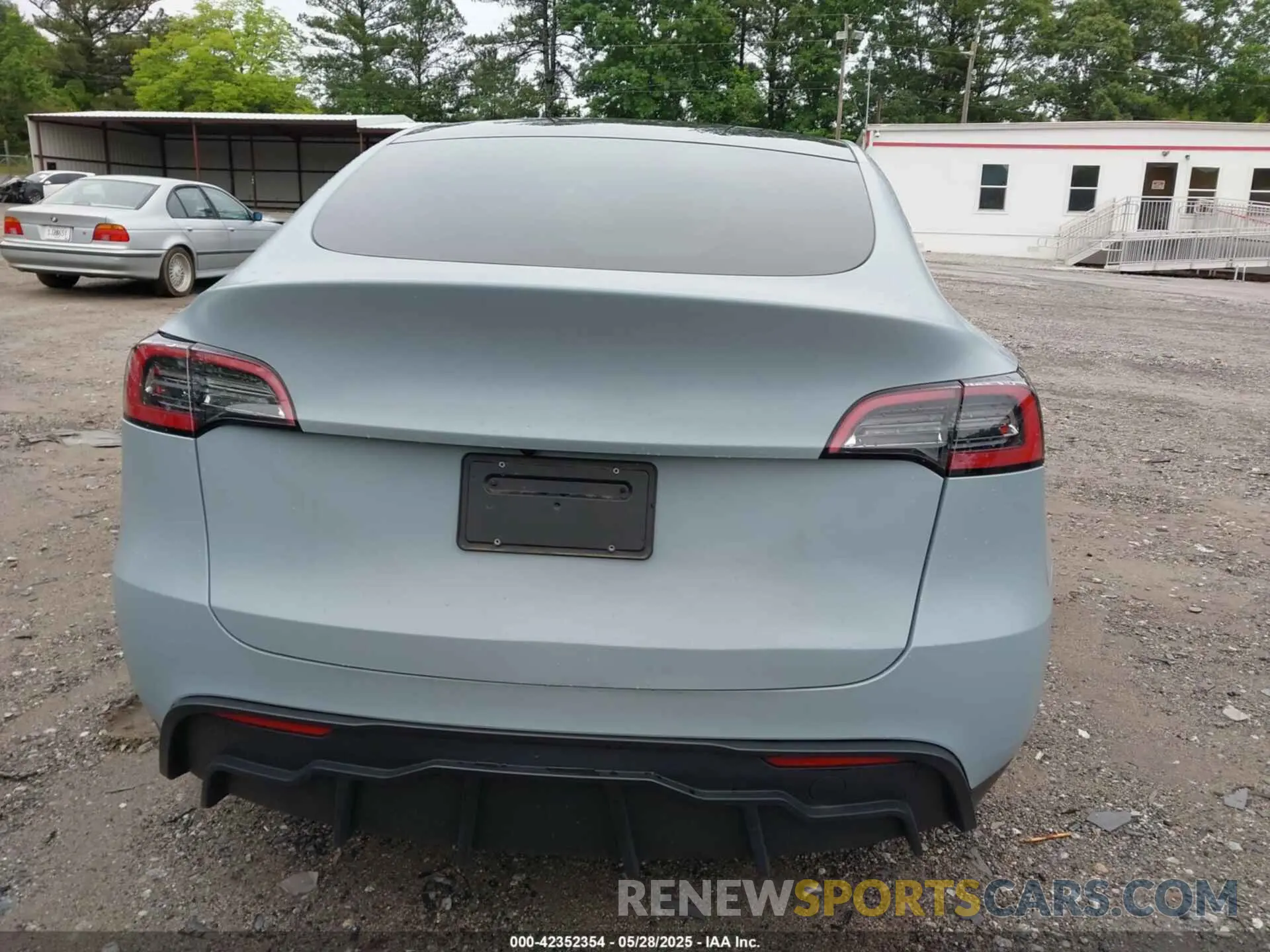 15 Photograph of a damaged car 7SAYGDEE6PF685422 TESLA MODEL Y 2023