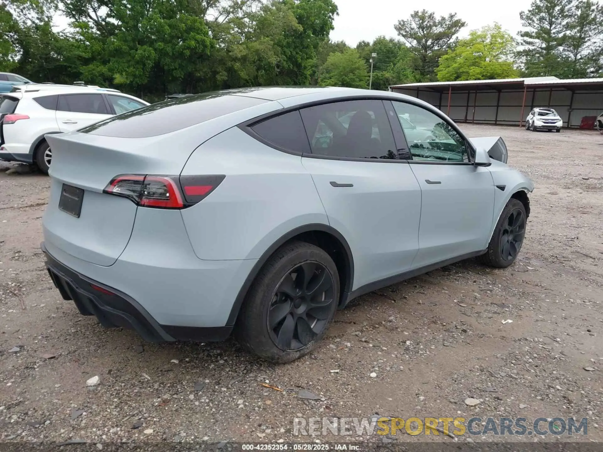 4 Photograph of a damaged car 7SAYGDEE6PF685422 TESLA MODEL Y 2023