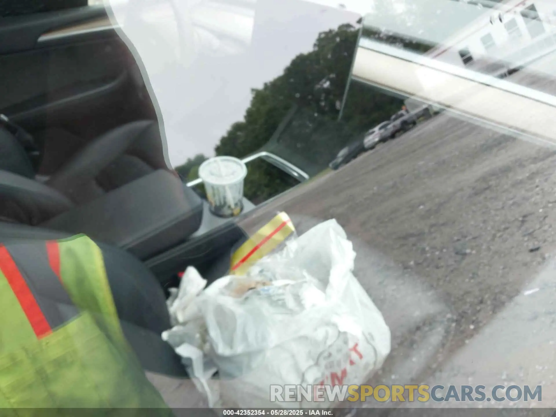 5 Photograph of a damaged car 7SAYGDEE6PF685422 TESLA MODEL Y 2023