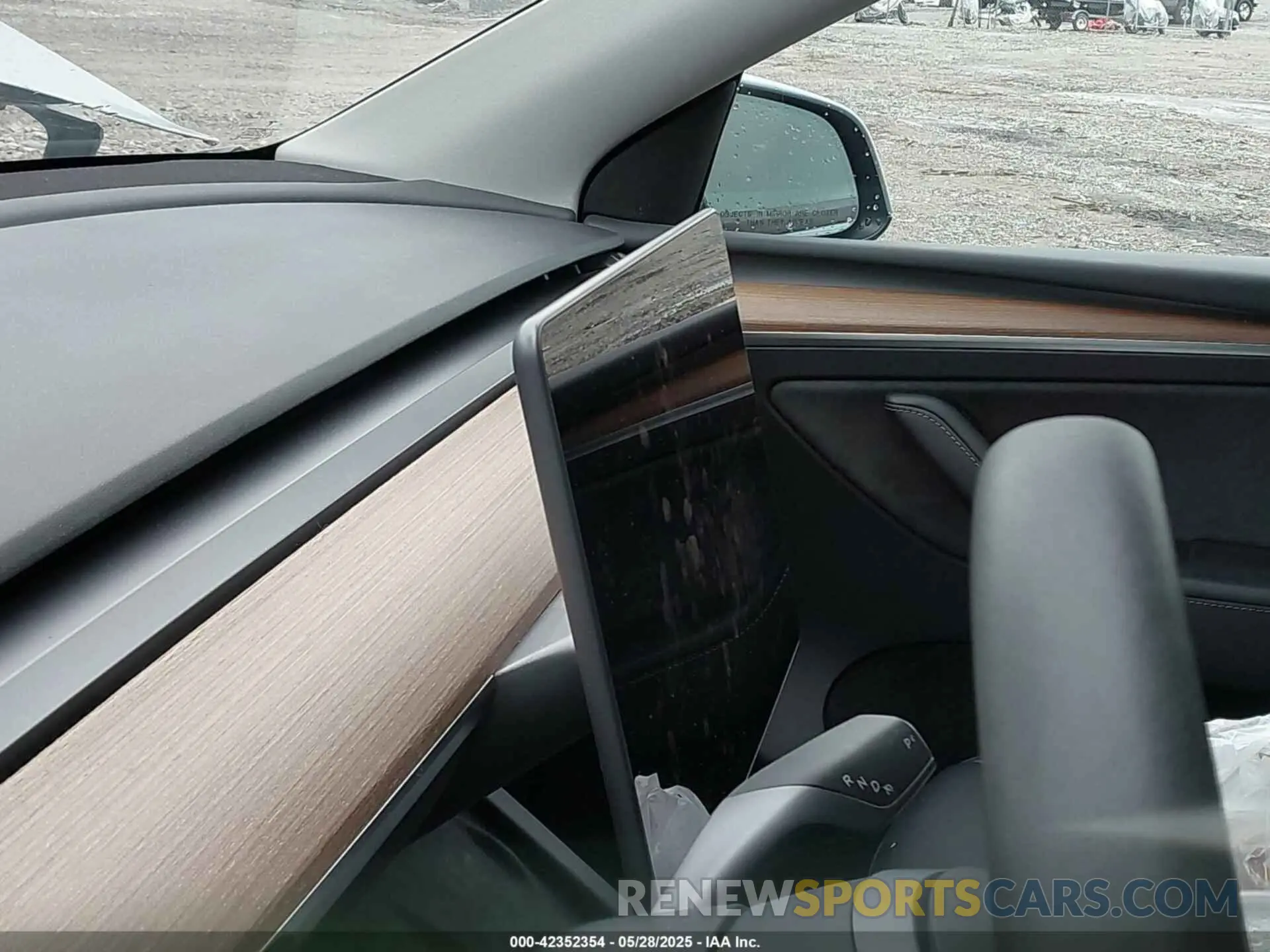 7 Photograph of a damaged car 7SAYGDEE6PF685422 TESLA MODEL Y 2023