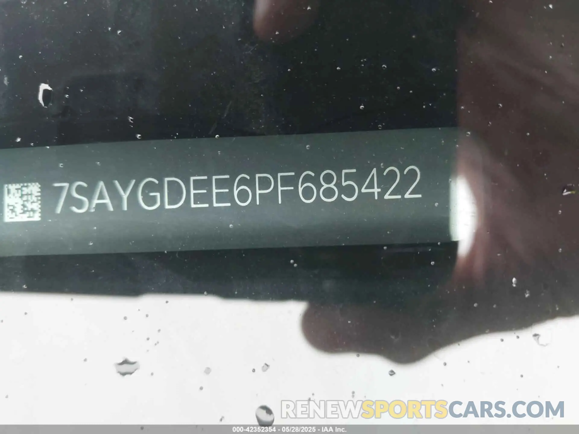 9 Photograph of a damaged car 7SAYGDEE6PF685422 TESLA MODEL Y 2023