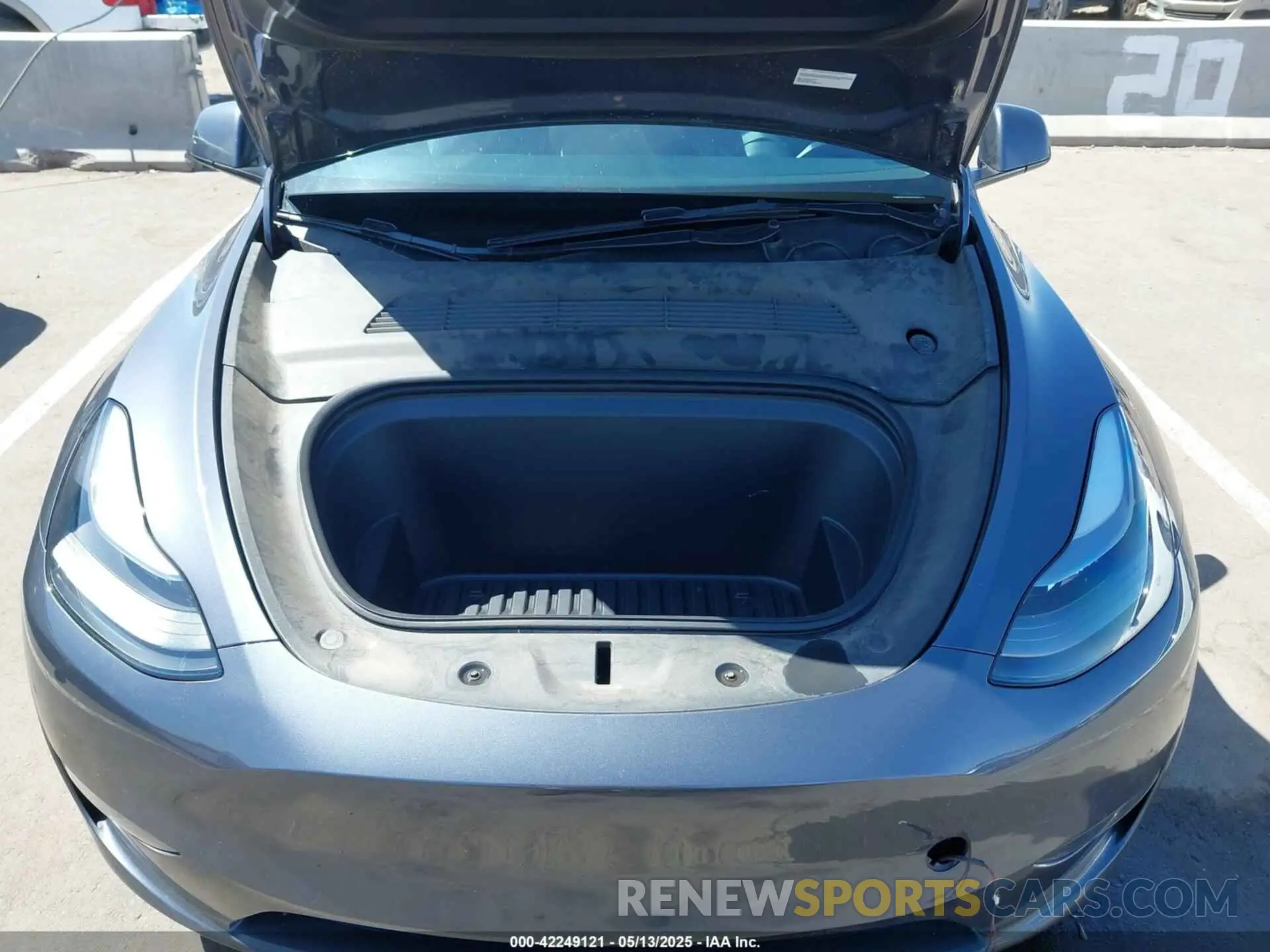 10 Photograph of a damaged car 7SAYGDEE6PF691155 TESLA MODEL Y 2023