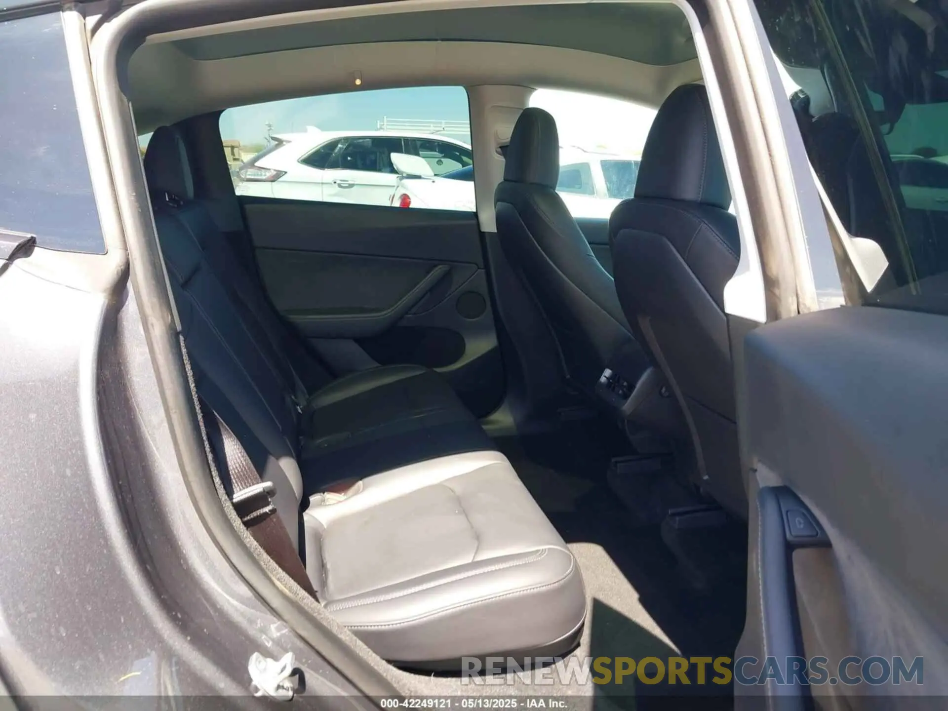 8 Photograph of a damaged car 7SAYGDEE6PF691155 TESLA MODEL Y 2023