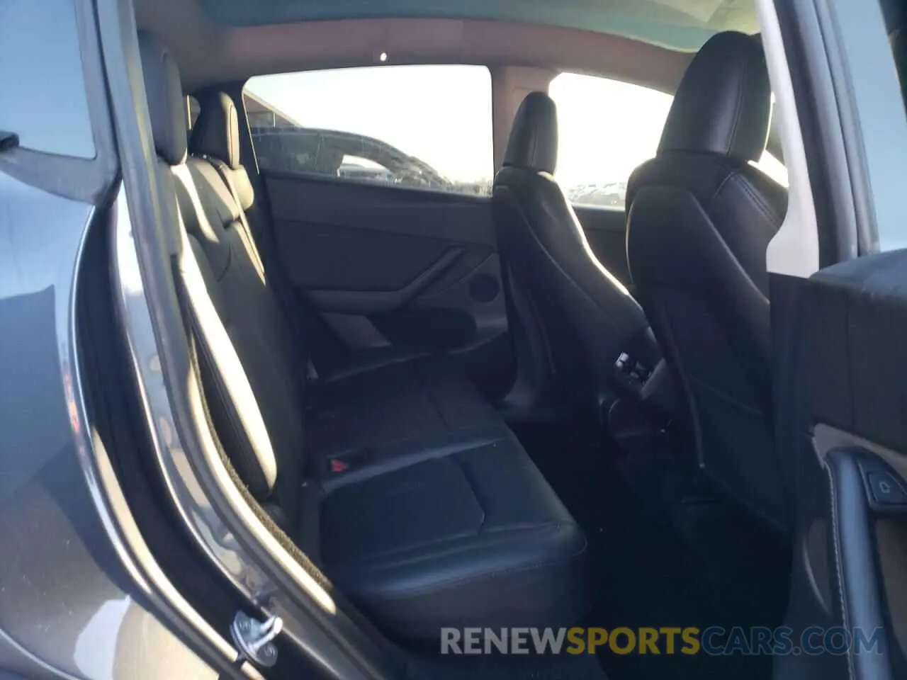 10 Photograph of a damaged car 7SAYGDEE6PF701344 TESLA MODEL Y 2023