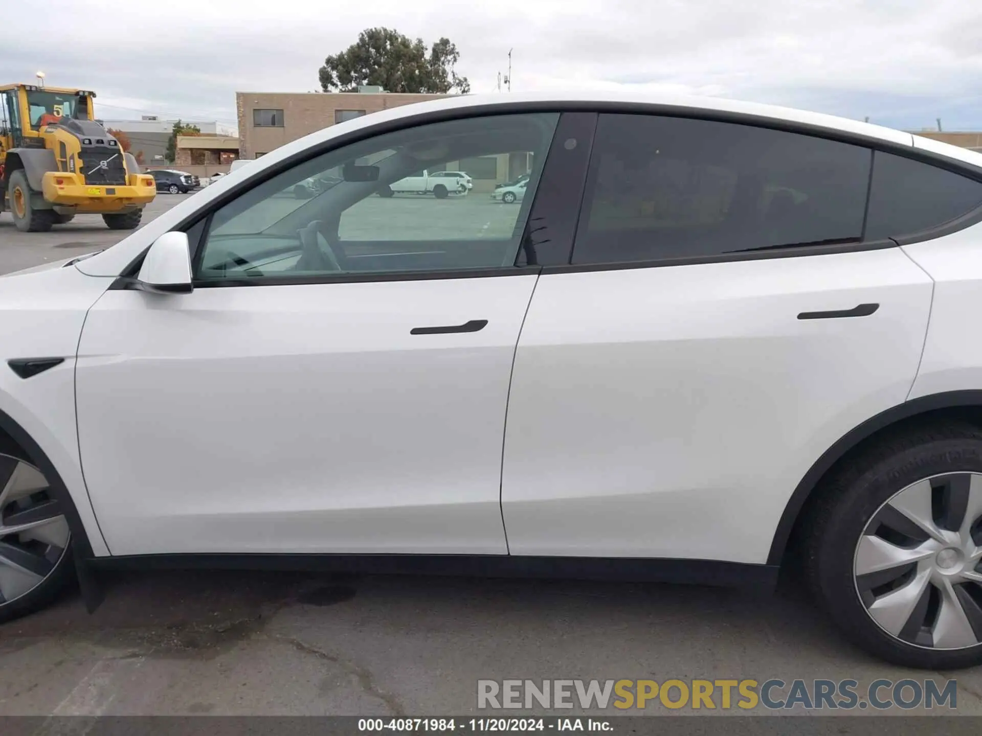 14 Photograph of a damaged car 7SAYGDEE6PF758451 TESLA MODEL Y 2023