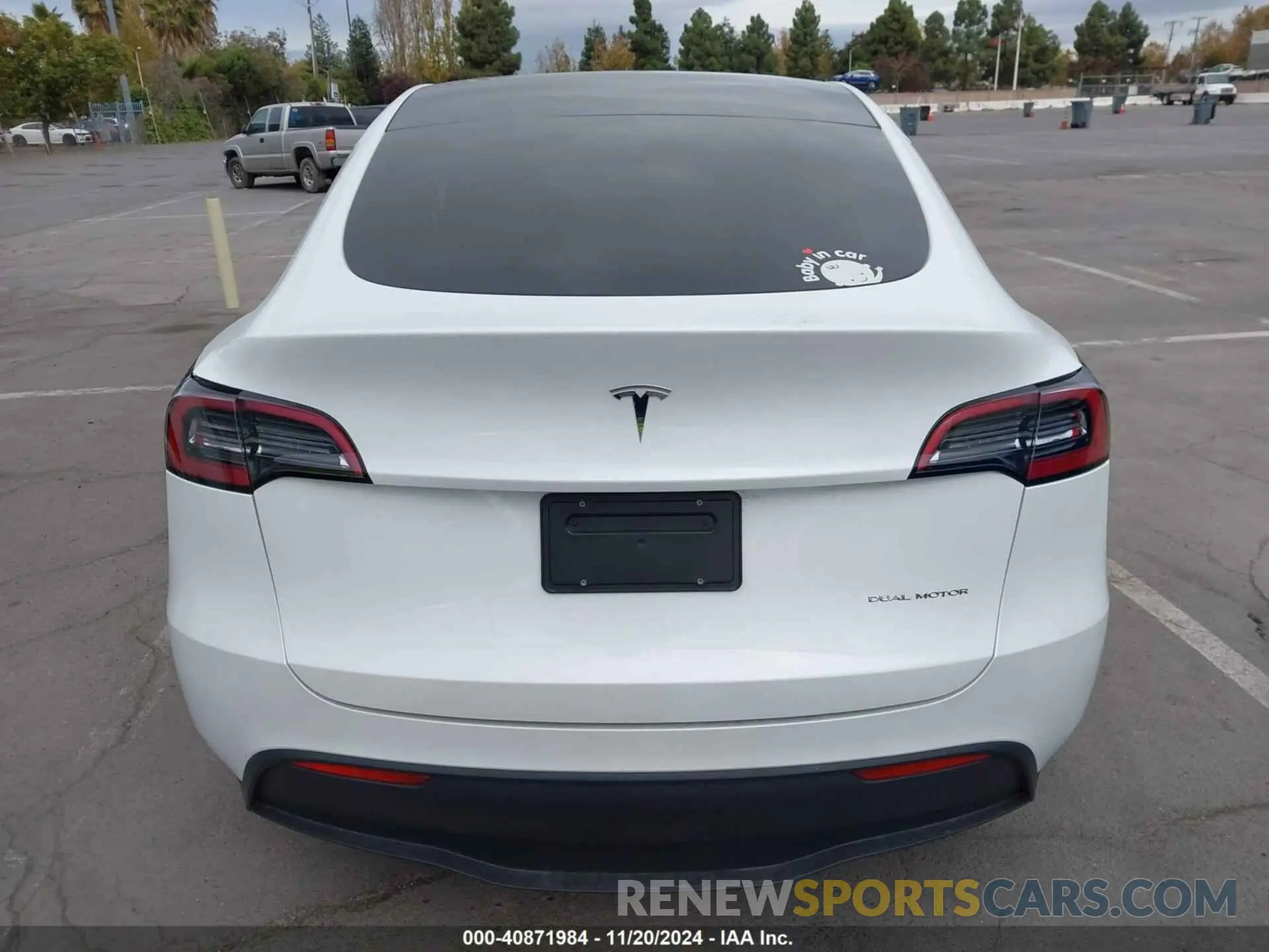 16 Photograph of a damaged car 7SAYGDEE6PF758451 TESLA MODEL Y 2023
