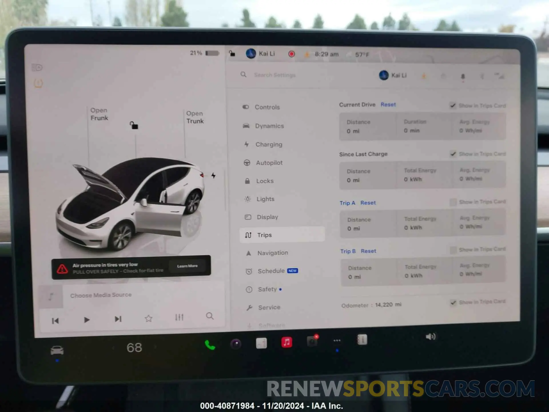 18 Photograph of a damaged car 7SAYGDEE6PF758451 TESLA MODEL Y 2023