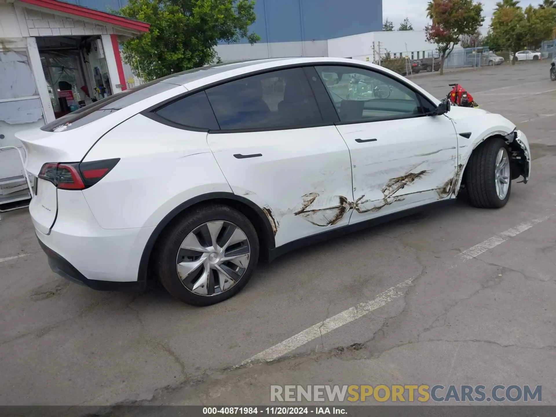 4 Photograph of a damaged car 7SAYGDEE6PF758451 TESLA MODEL Y 2023