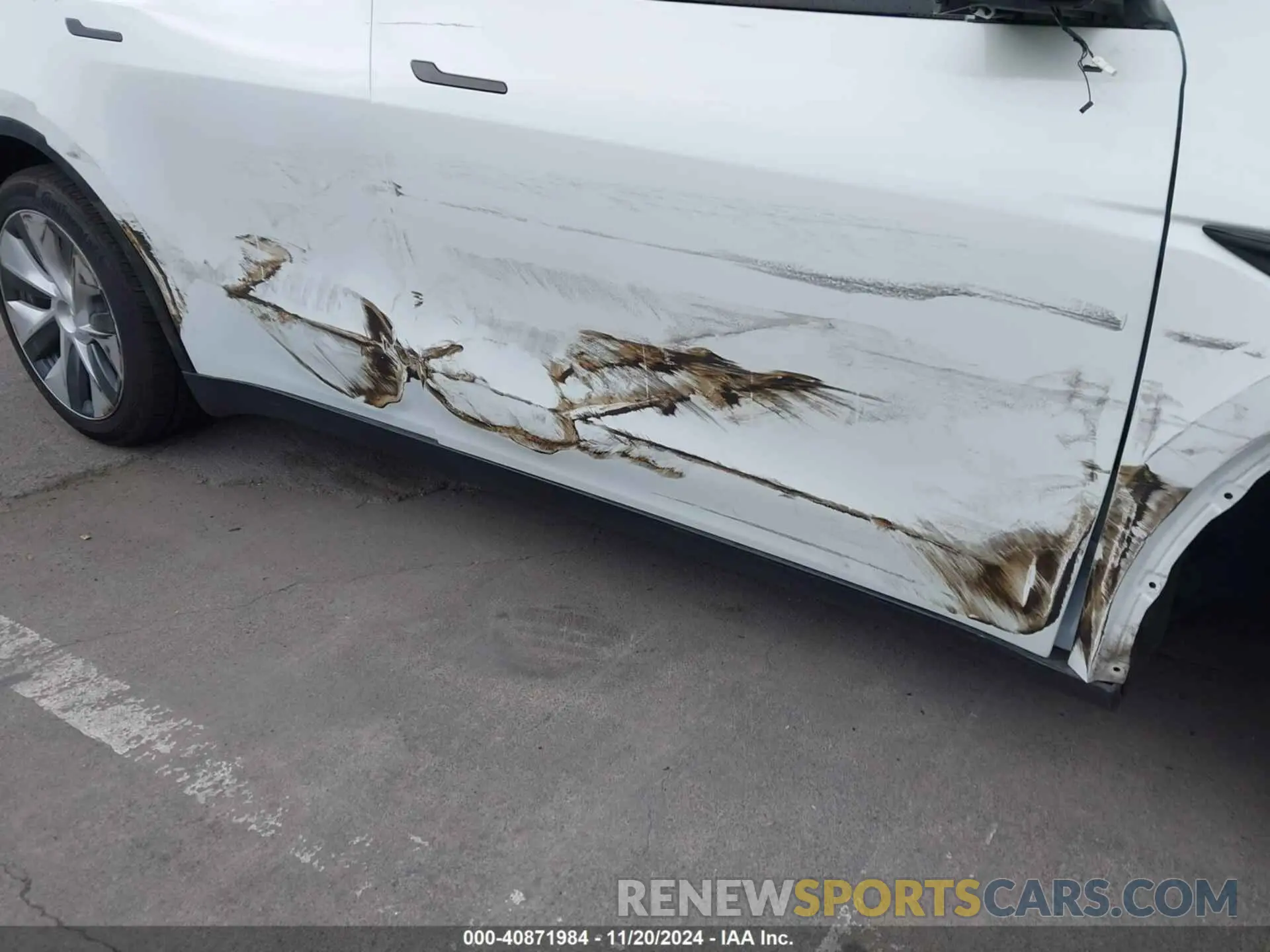 6 Photograph of a damaged car 7SAYGDEE6PF758451 TESLA MODEL Y 2023
