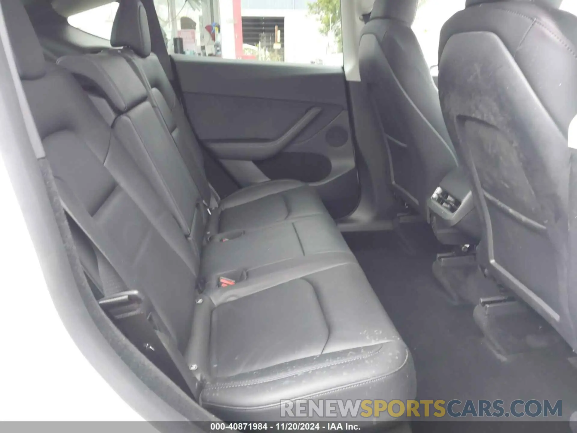 8 Photograph of a damaged car 7SAYGDEE6PF758451 TESLA MODEL Y 2023