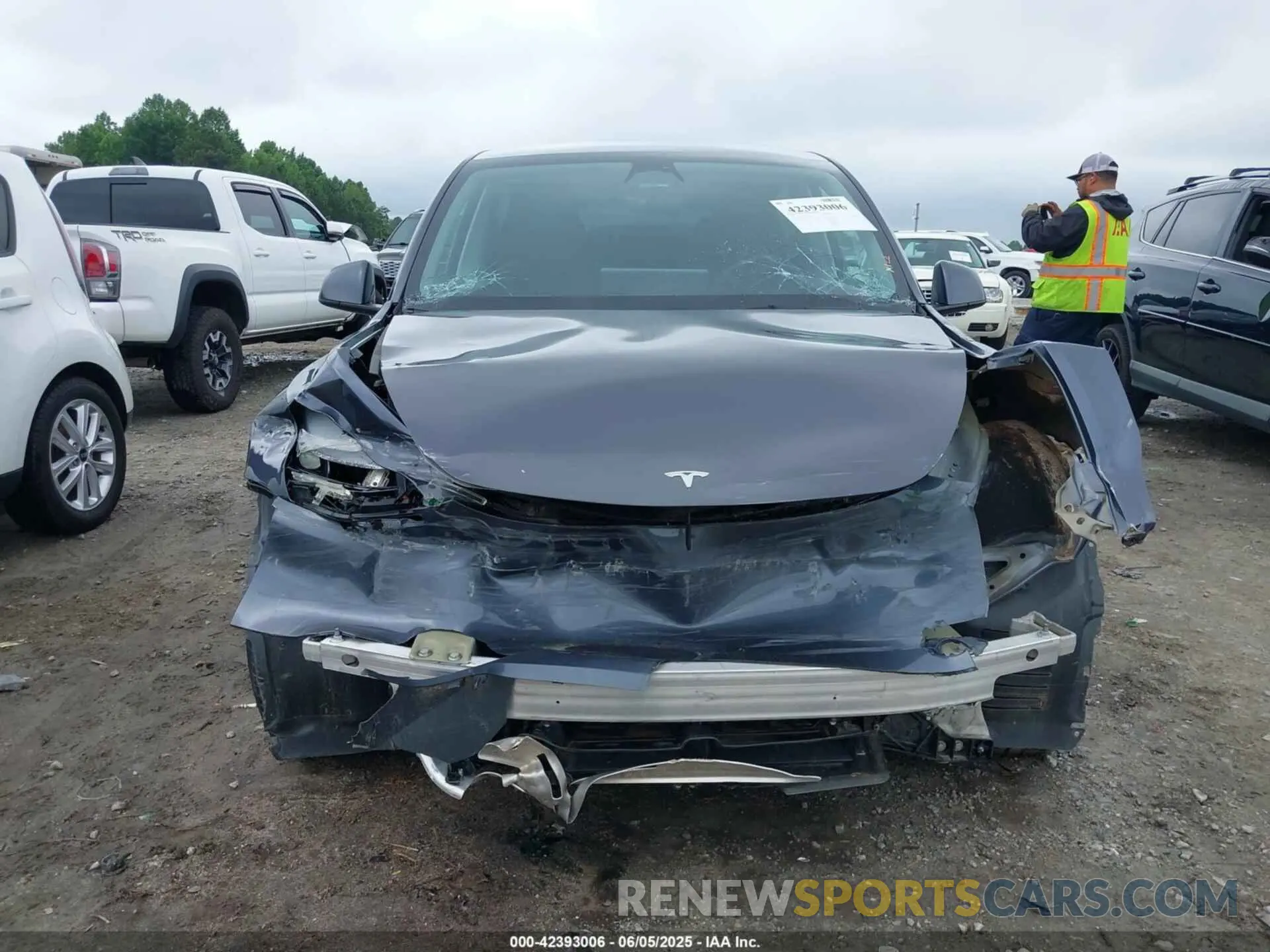 11 Photograph of a damaged car 7SAYGDEE6PF764511 TESLA MODEL Y 2023