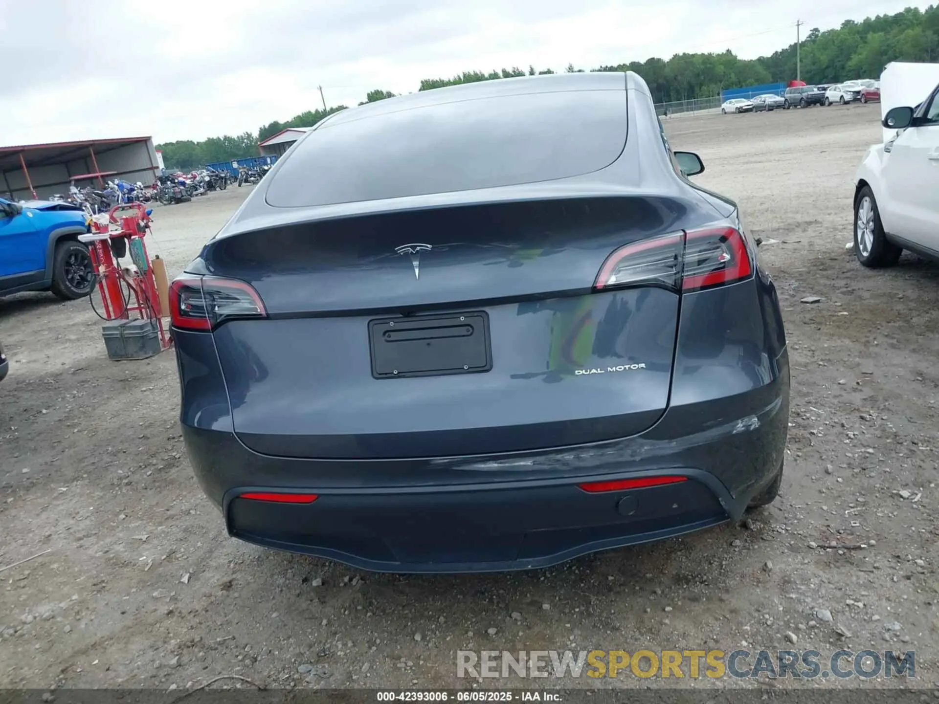 15 Photograph of a damaged car 7SAYGDEE6PF764511 TESLA MODEL Y 2023