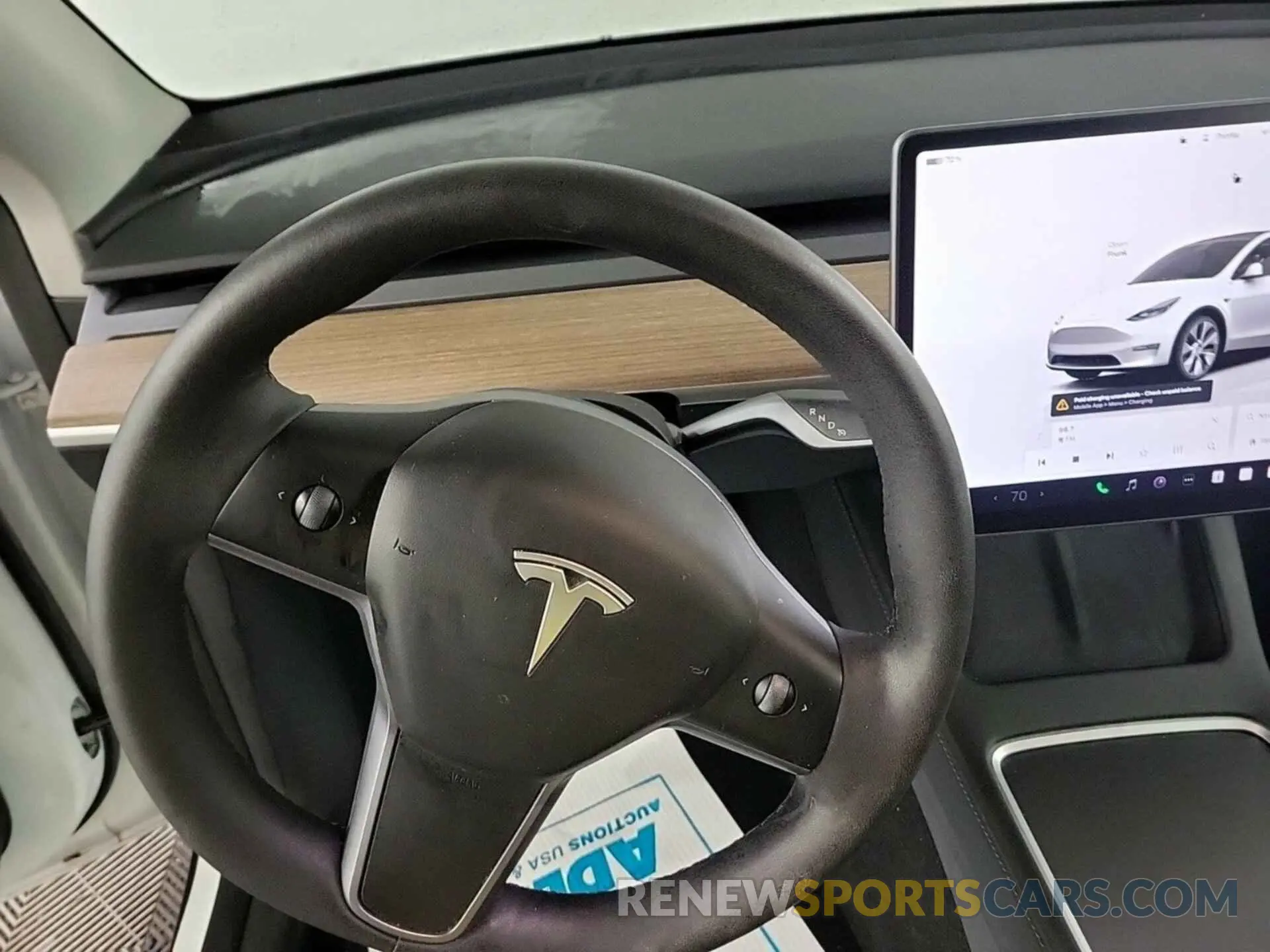 10 Photograph of a damaged car 7SAYGDEE6PF764900 TESLA MODEL Y 2023